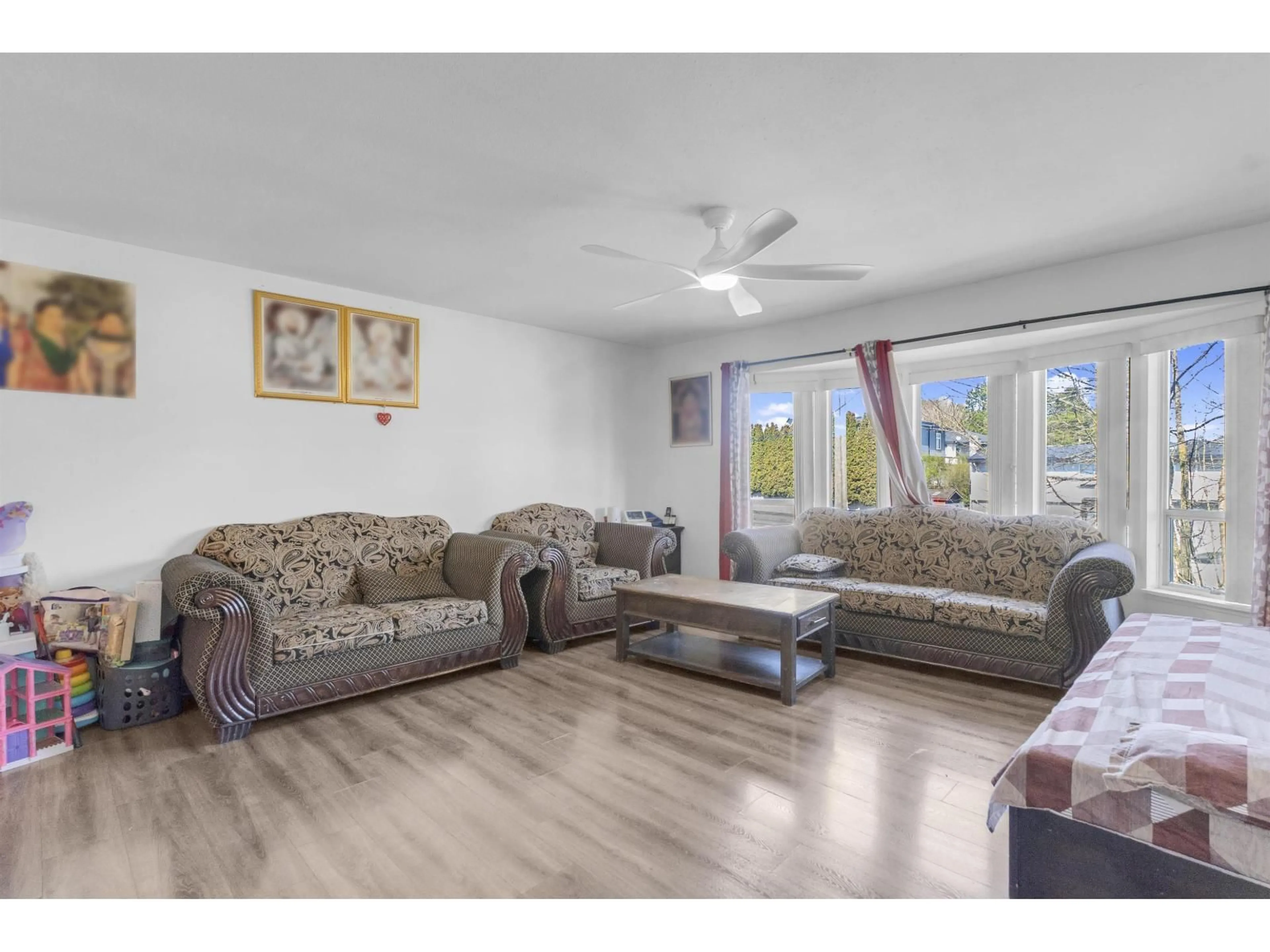 Living room with furniture, unknown for 13430 64 AVENUE, Surrey British Columbia V3W8V6