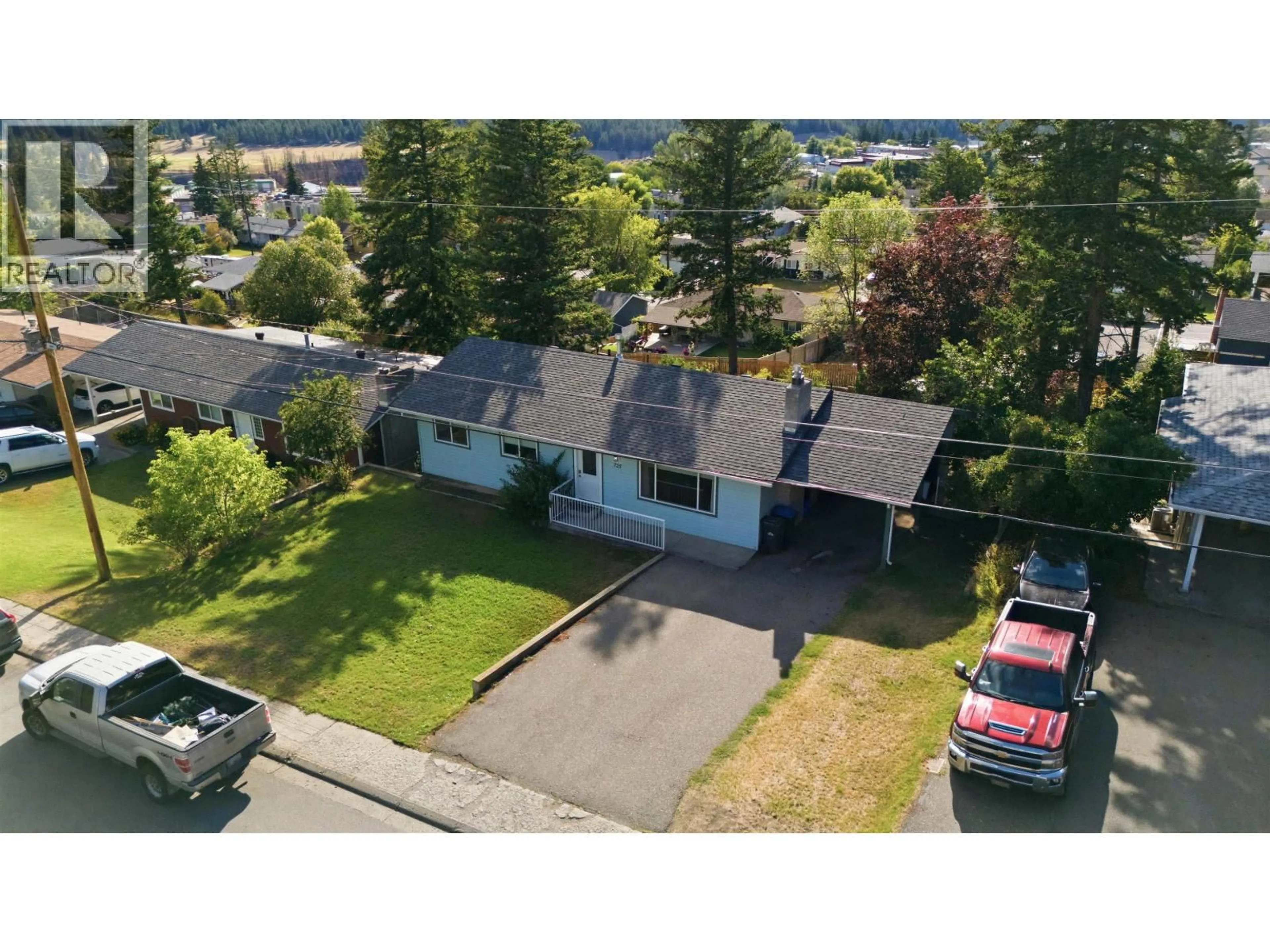 A pic from outside/outdoor area/front of a property/back of a property/a pic from drone, street for 725 4TH AVENUE, Williams Lake British Columbia V2G2E8