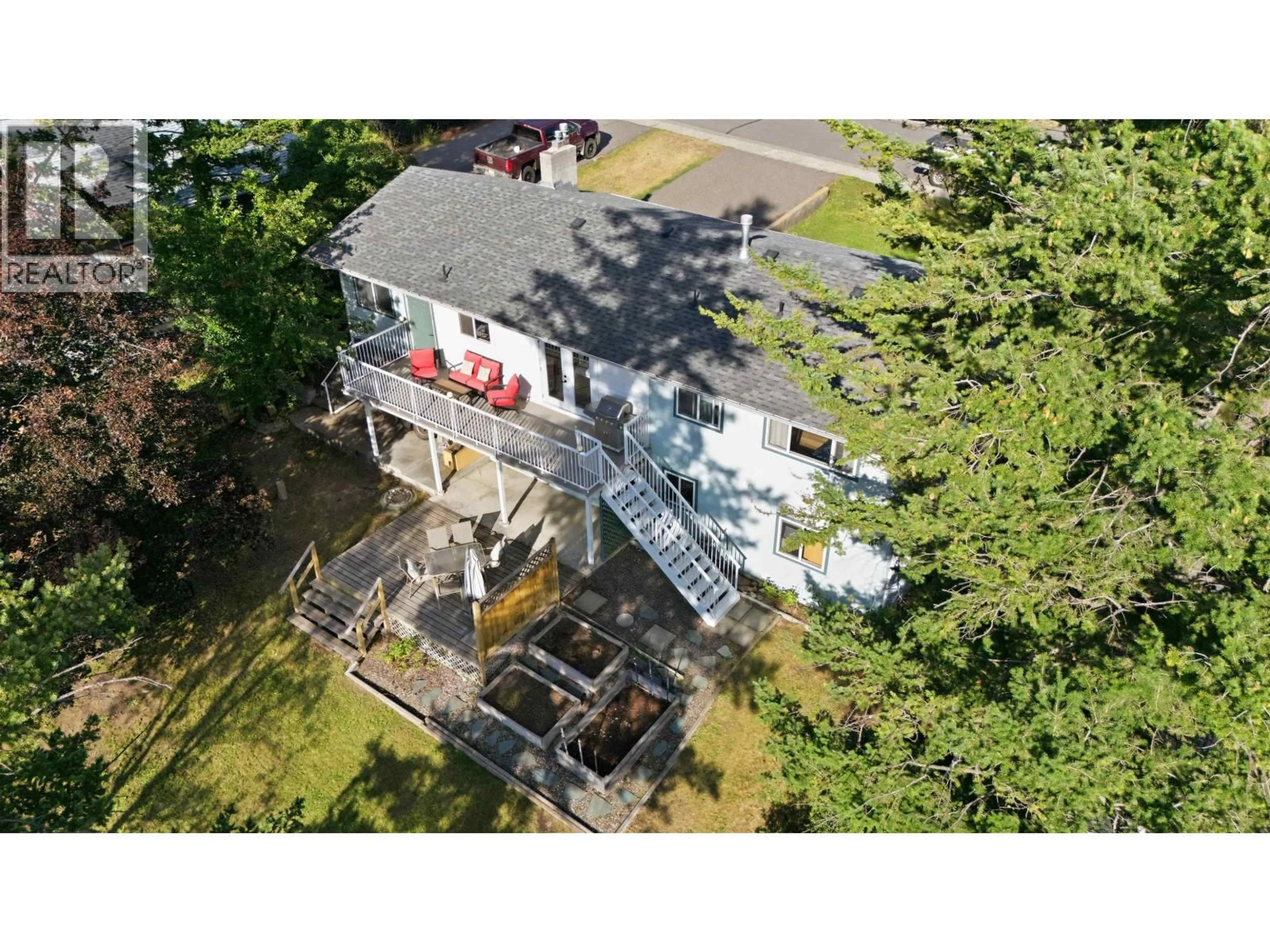 A pic from outside/outdoor area/front of a property/back of a property/a pic from drone, building for 725 4TH AVENUE, Williams Lake British Columbia V2G2E8