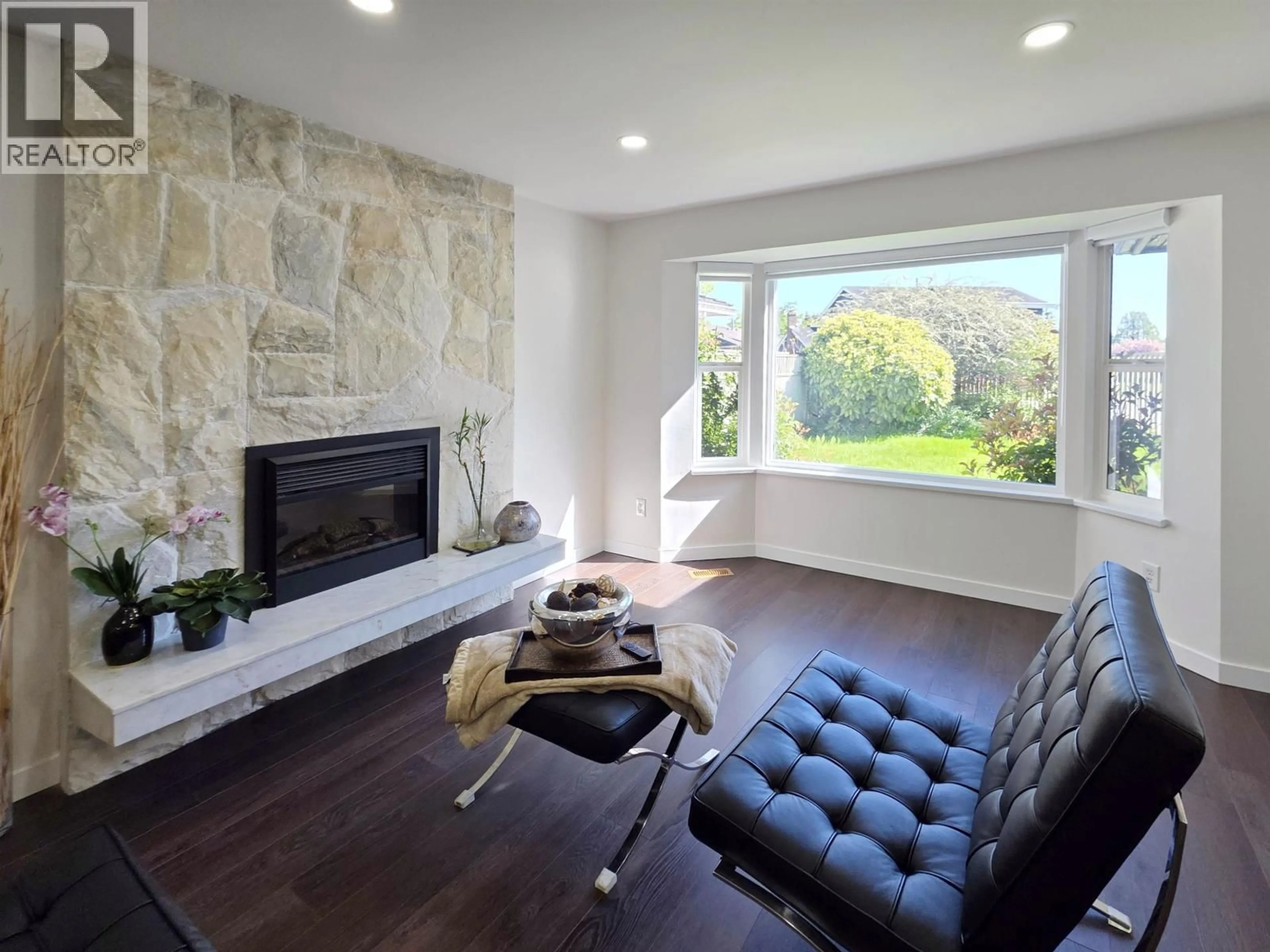 Living room with furniture, unknown for 10651 CANSO CRESCENT, Richmond British Columbia V7E5B6