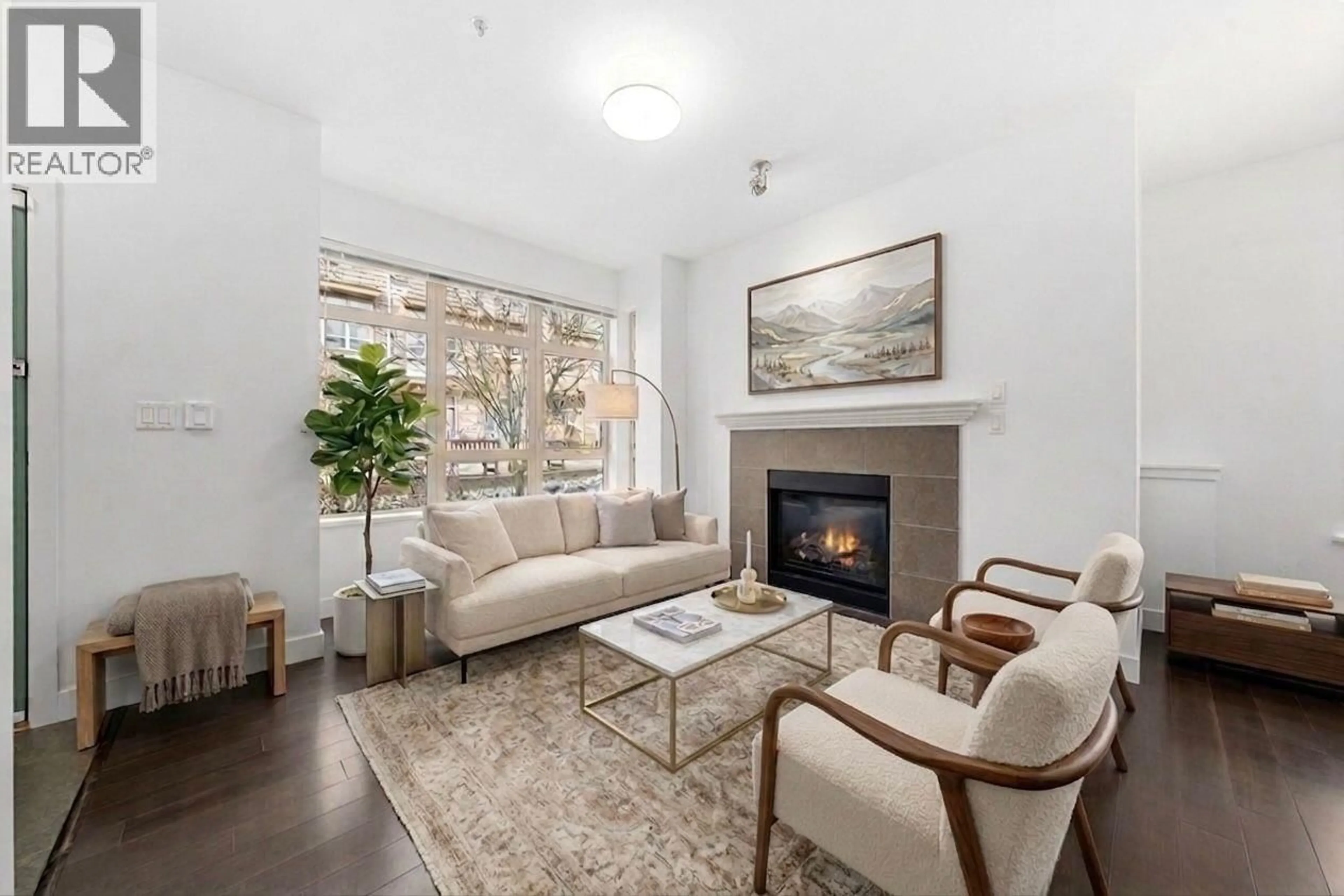 Living room with furniture, unknown for 3318 MT SEYMOUR PARKWAY, North Vancouver British Columbia V7H1G3