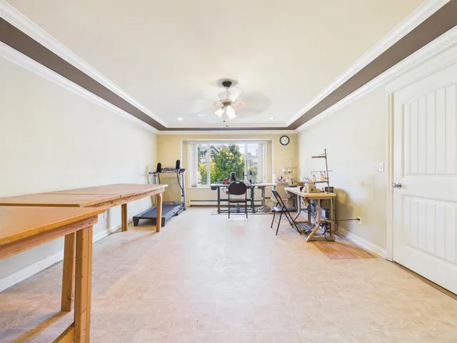 8690 E TULSY CRESCENT, Surrey 2