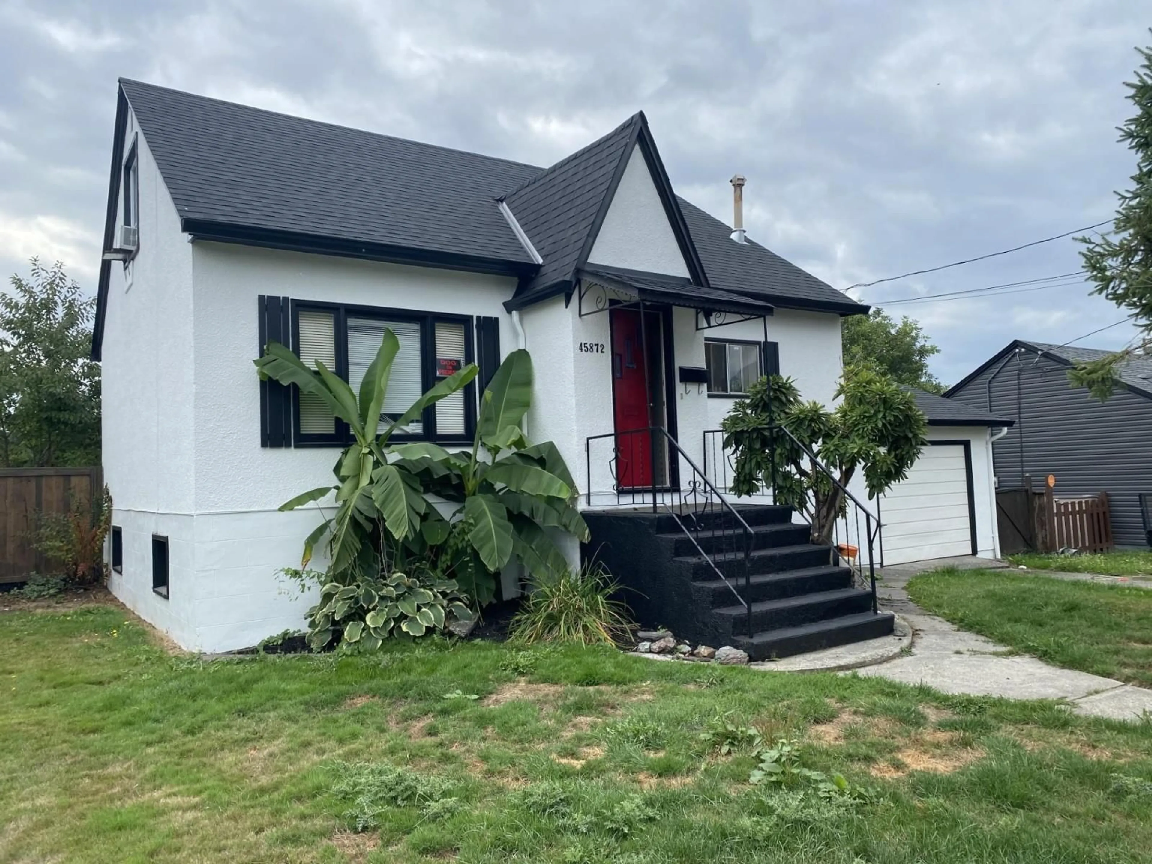 A pic from outside/outdoor area/front of a property/back of a property/a pic from drone, street for 45872 YATES AVENUE, Chilliwack British Columbia V2P3H1