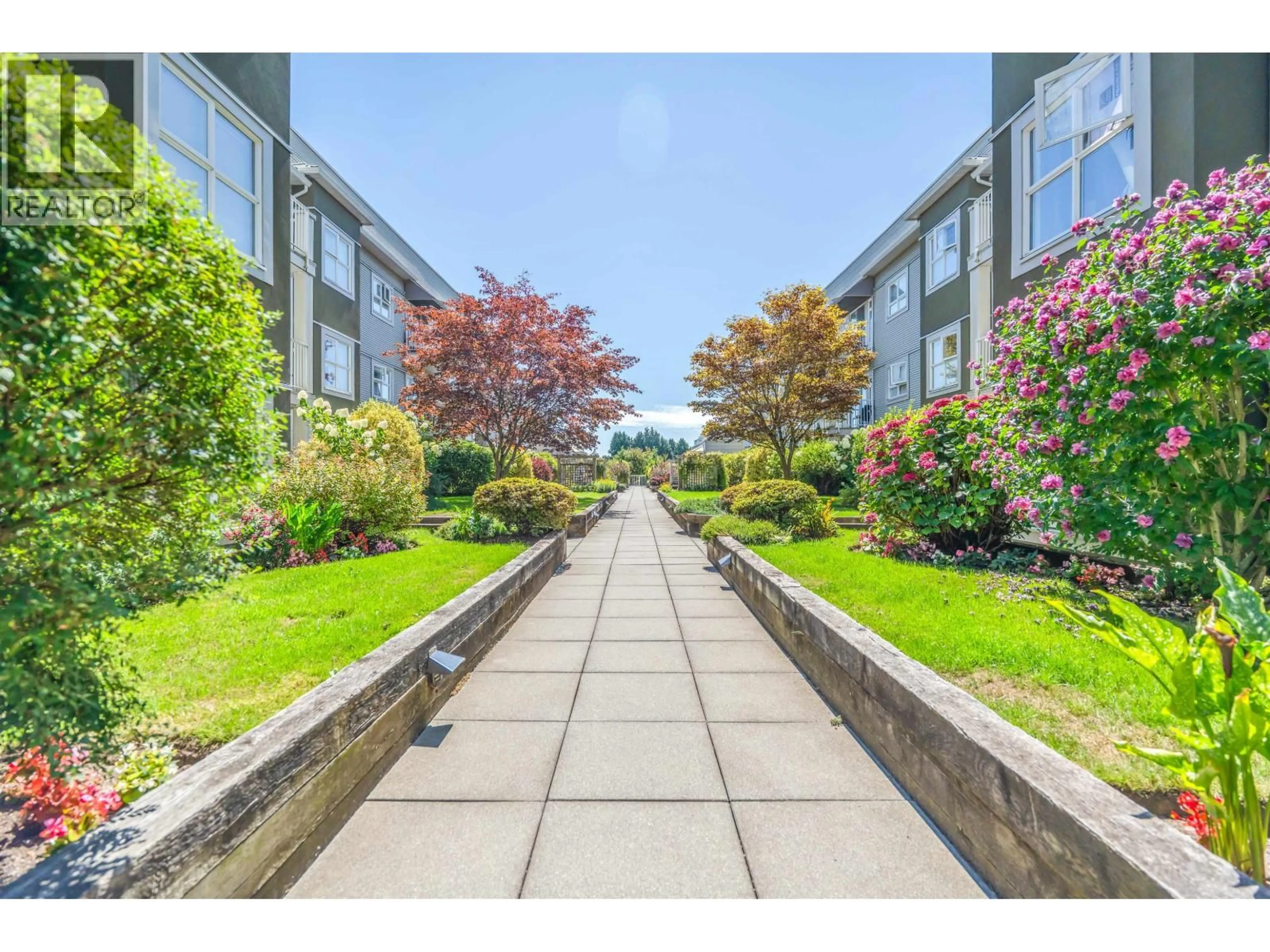 Patio, street for 212 - 4738 53 STREET, Delta British Columbia V4K2Z1
