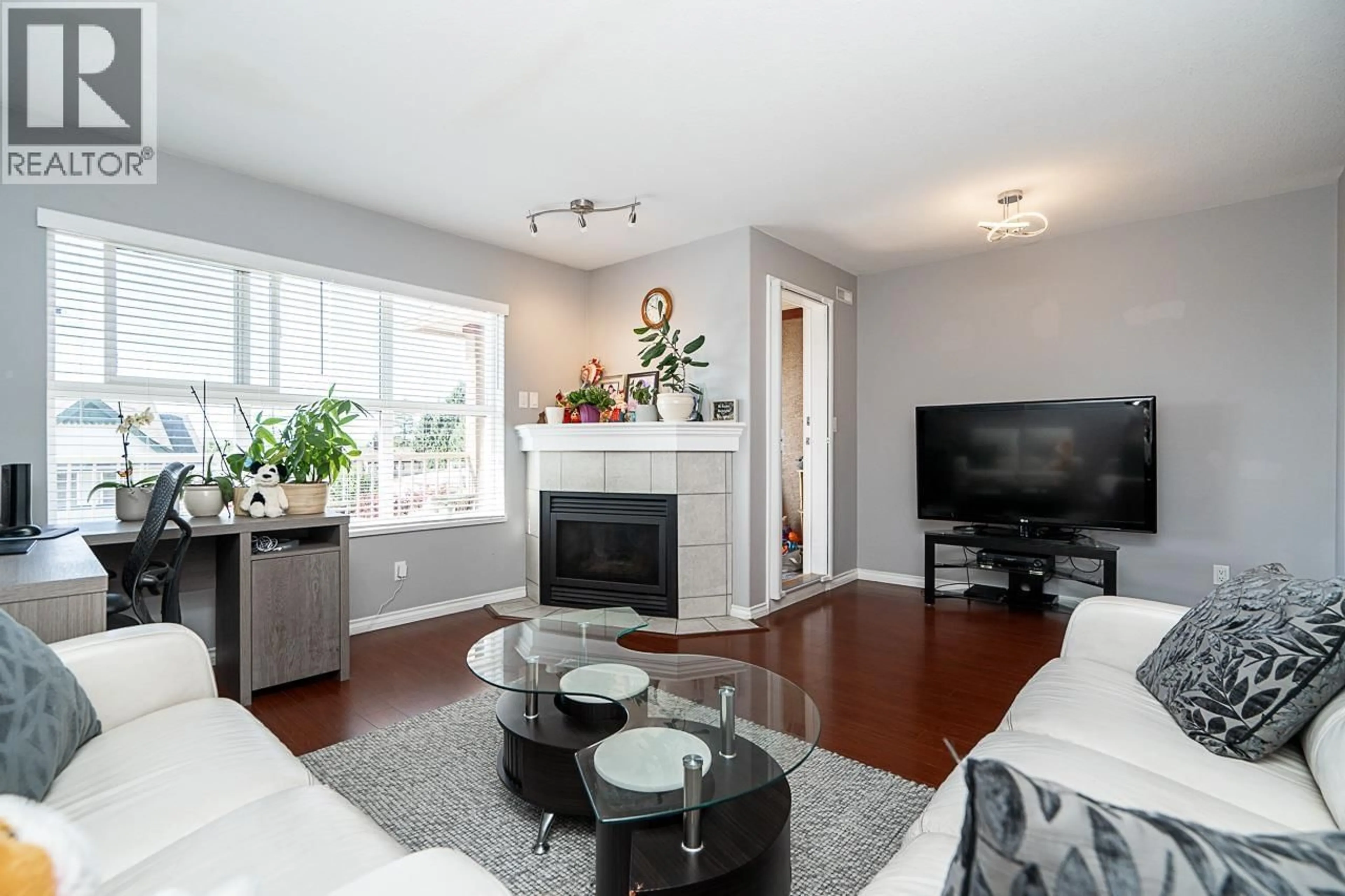 Living room with furniture, wood/laminate floor for 2 - 1130 HACHEY AVENUE, Coquitlam British Columbia V3K2H4