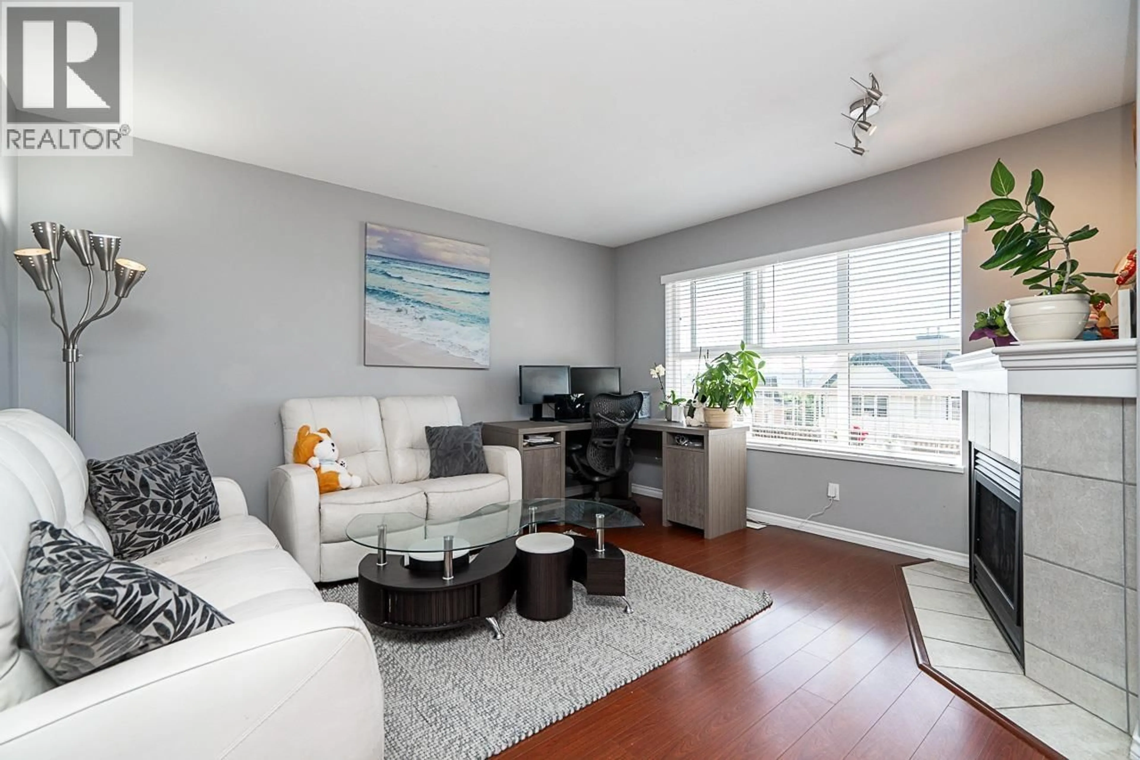 Living room with furniture, wood/laminate floor for 2 - 1130 HACHEY AVENUE, Coquitlam British Columbia V3K2H4
