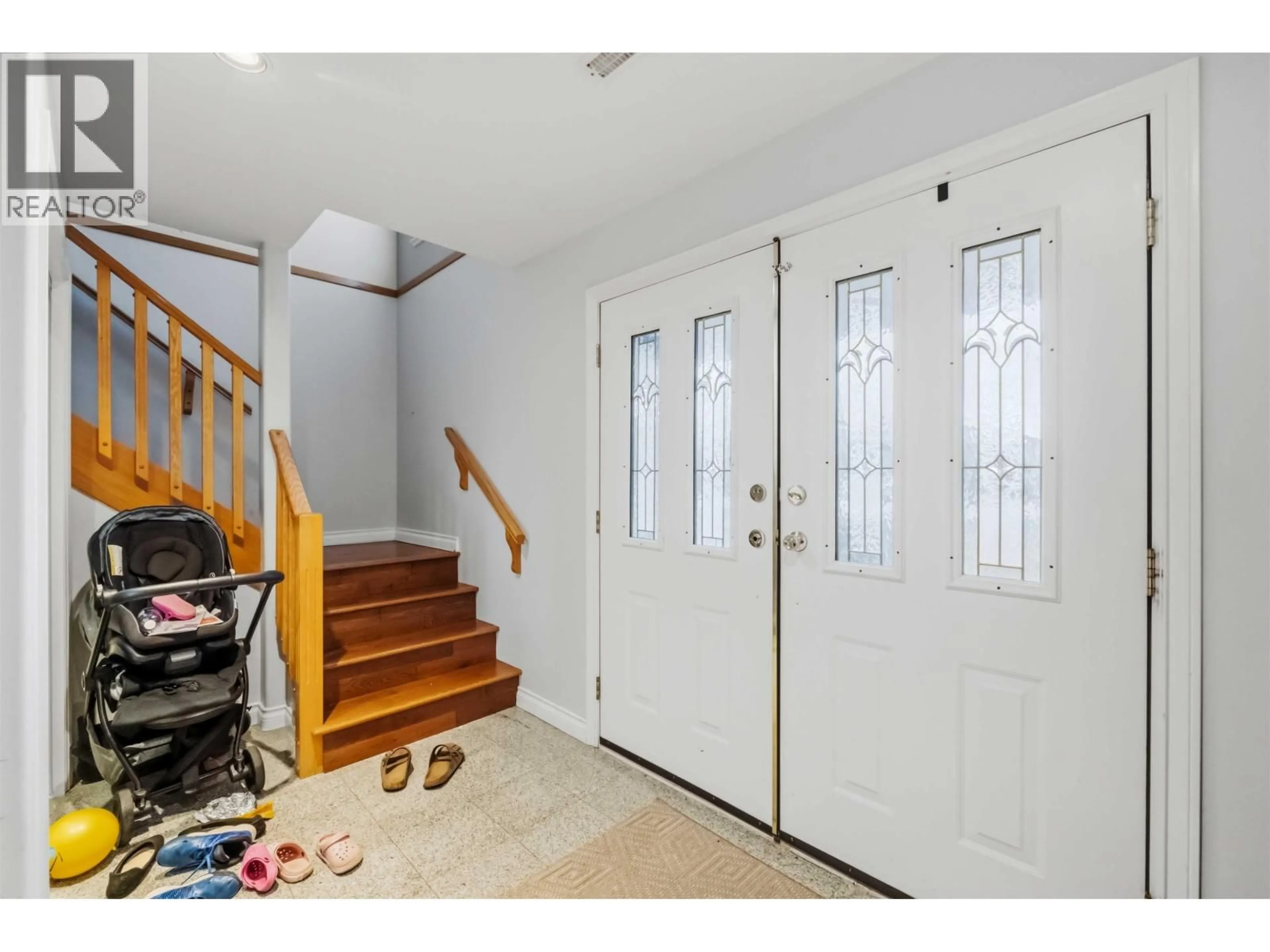 Indoor entryway for 11936 236 STREET, Maple Ridge British Columbia V4R2G2