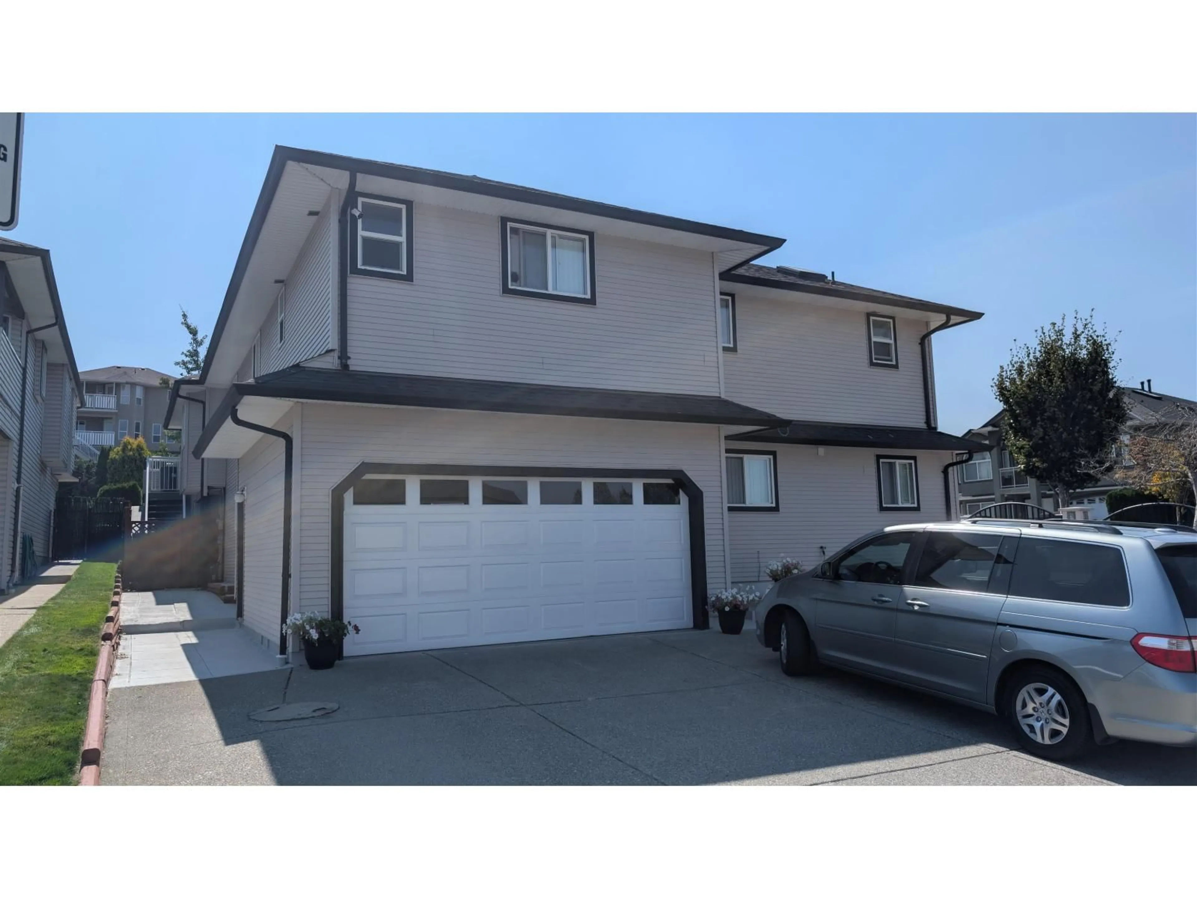 Home with vinyl exterior material, street for 31380 HOMESTEAD CRESCENT, Abbotsford British Columbia V2T6V5