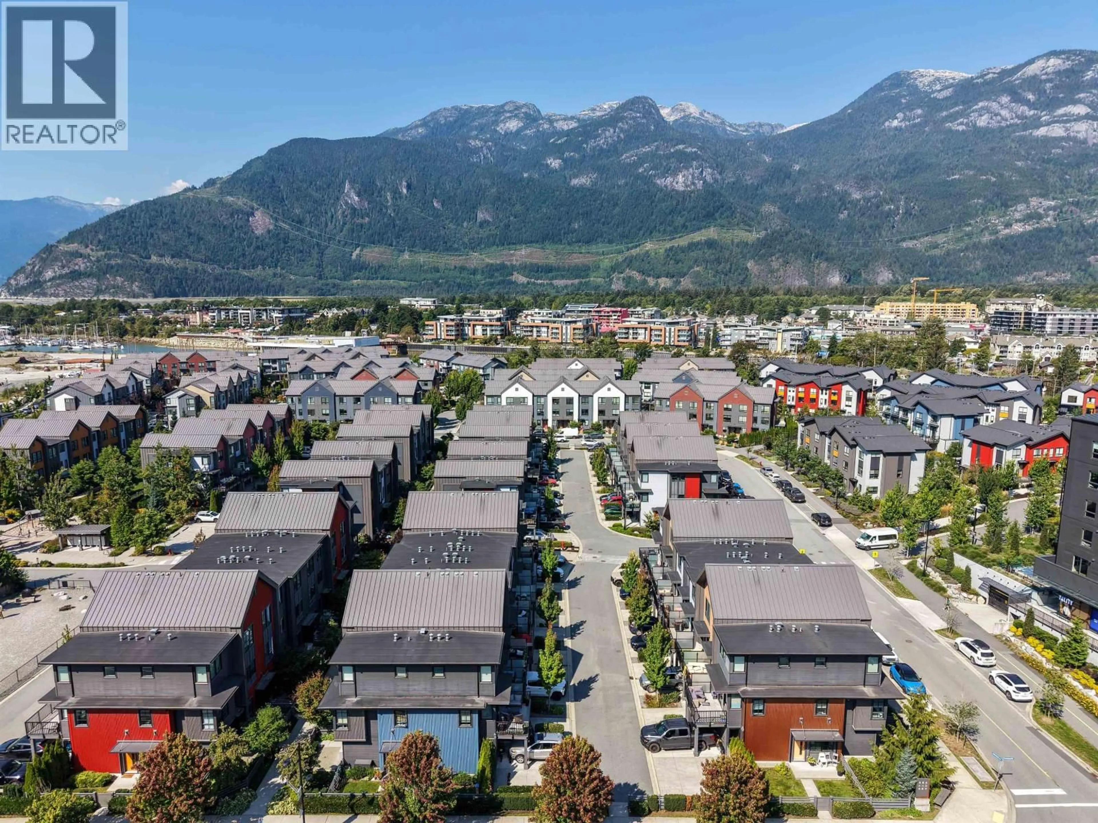A pic from outside/outdoor area/front of a property/back of a property/a pic from drone, mountain view for 1374 MARINASIDE PLACE, Squamish British Columbia V8B1A8
