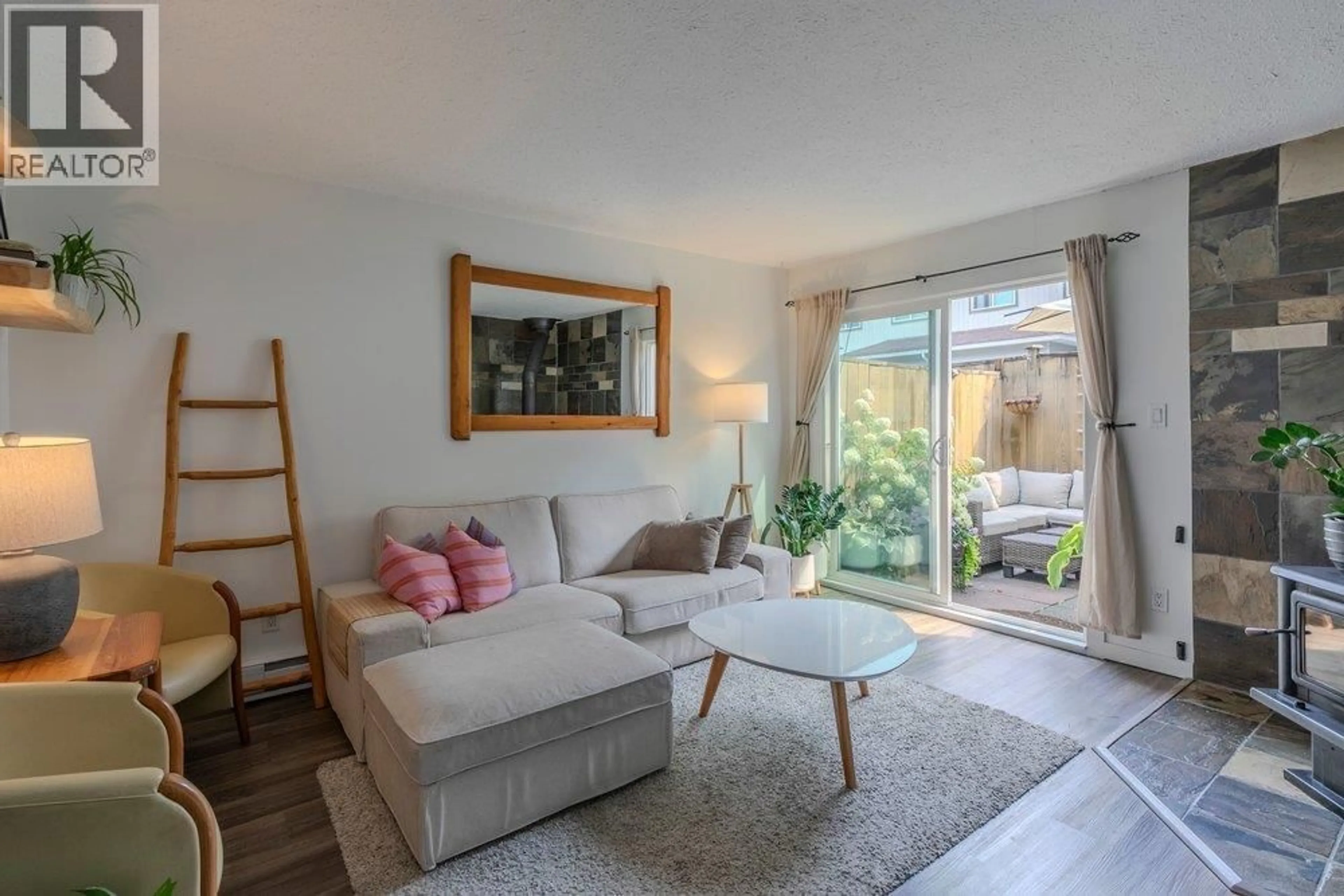 Living room with furniture, unknown for 15 - 39752 GOVERNMENT ROAD, Squamish British Columbia V8B0G3