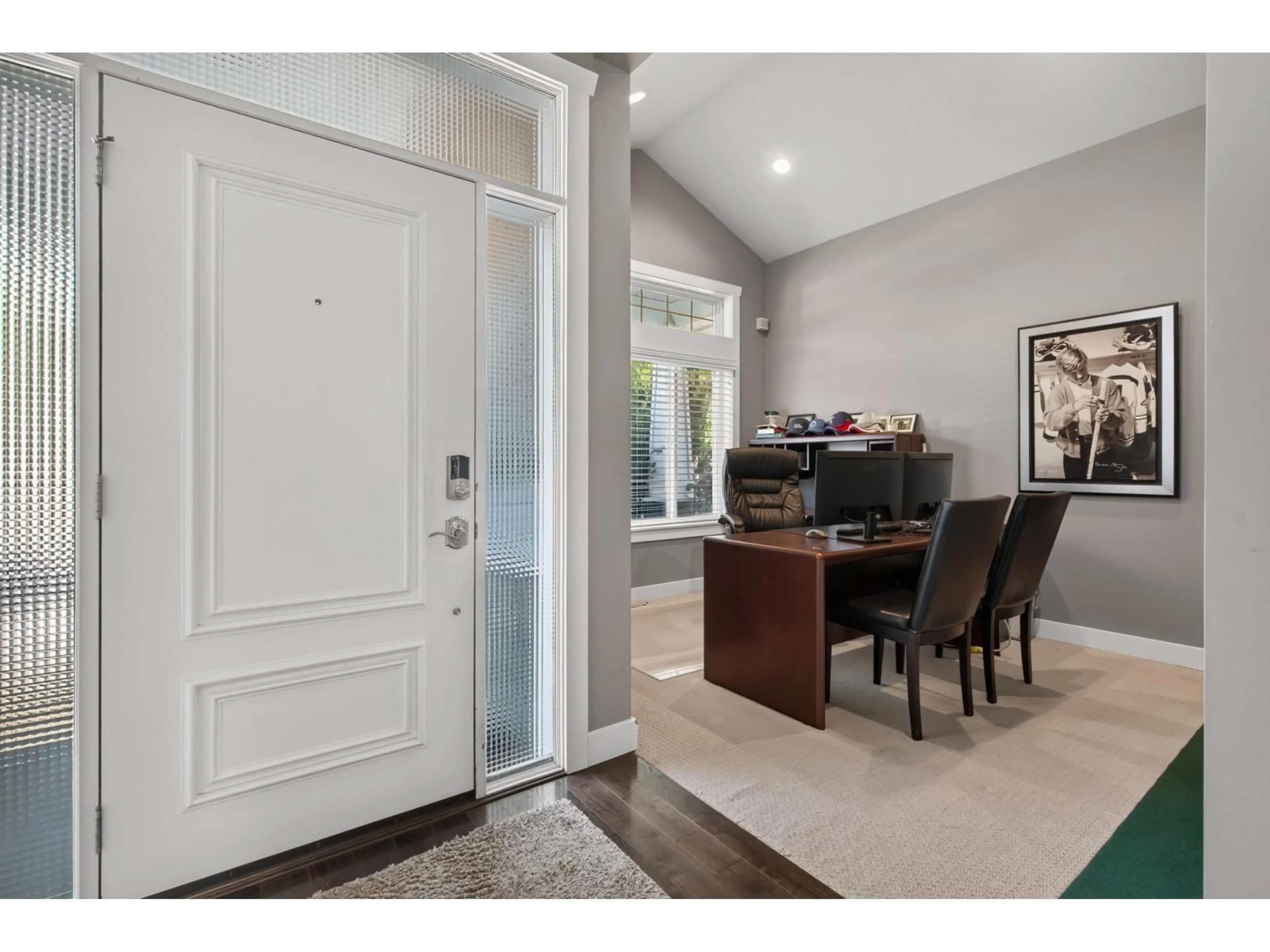 Indoor entryway for 19160 69 AVENUE, Surrey British Columbia V4N0A4