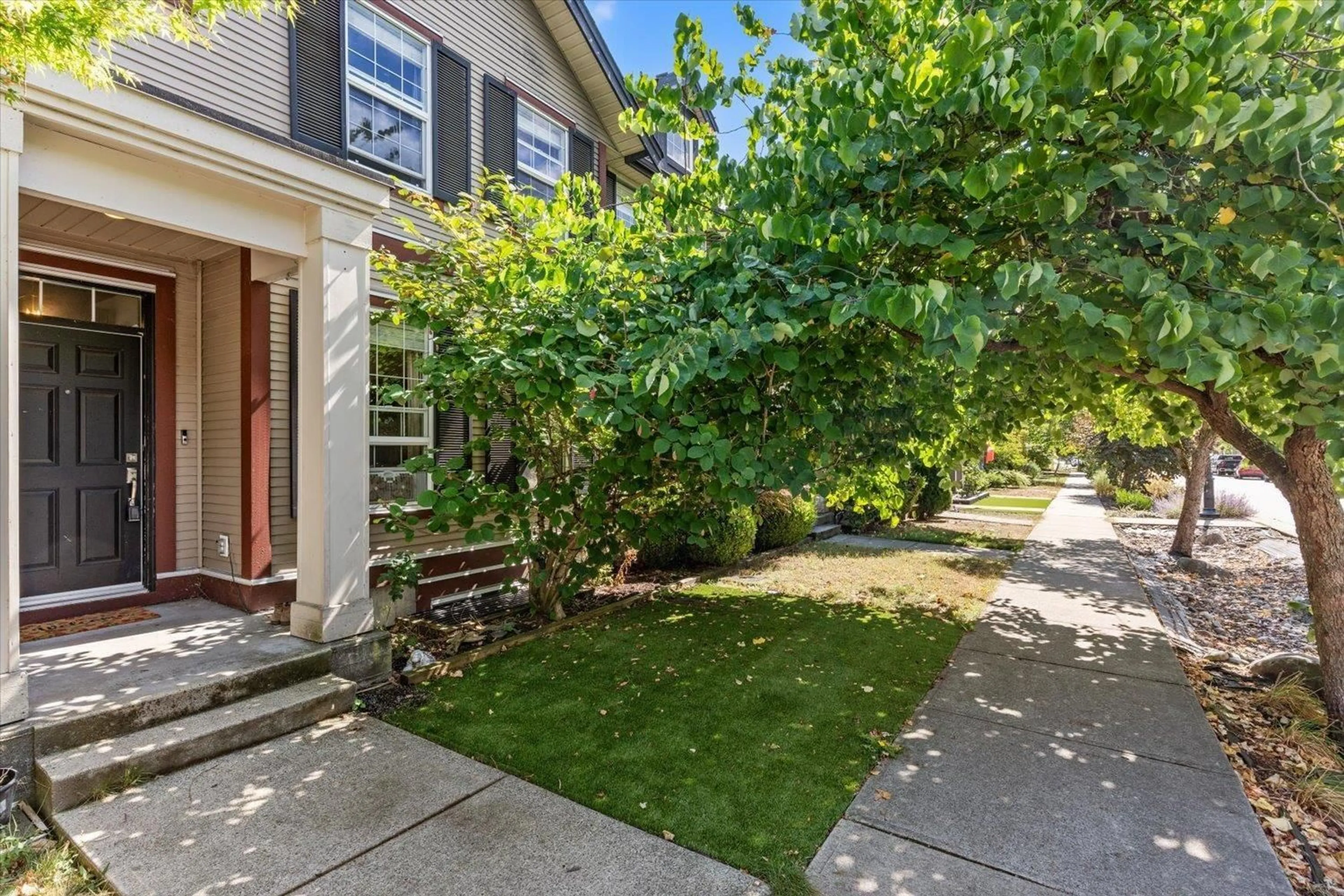 Patio, street for 6944 208A STREET, Langley British Columbia V2Y0G1