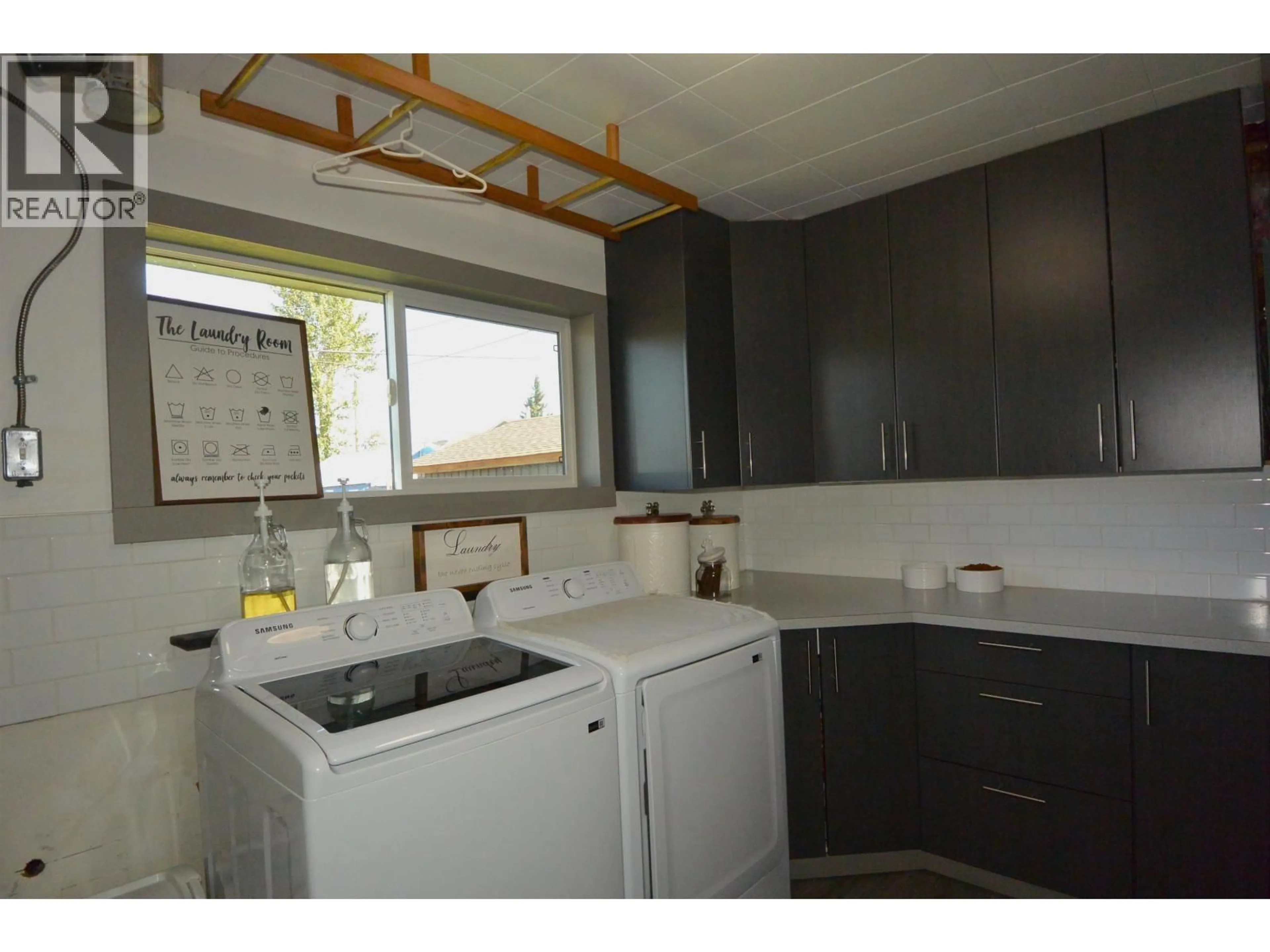 Kitchen with laundary machines, unknown for 3457 15TH STREET, Houston British Columbia V0J1Z0