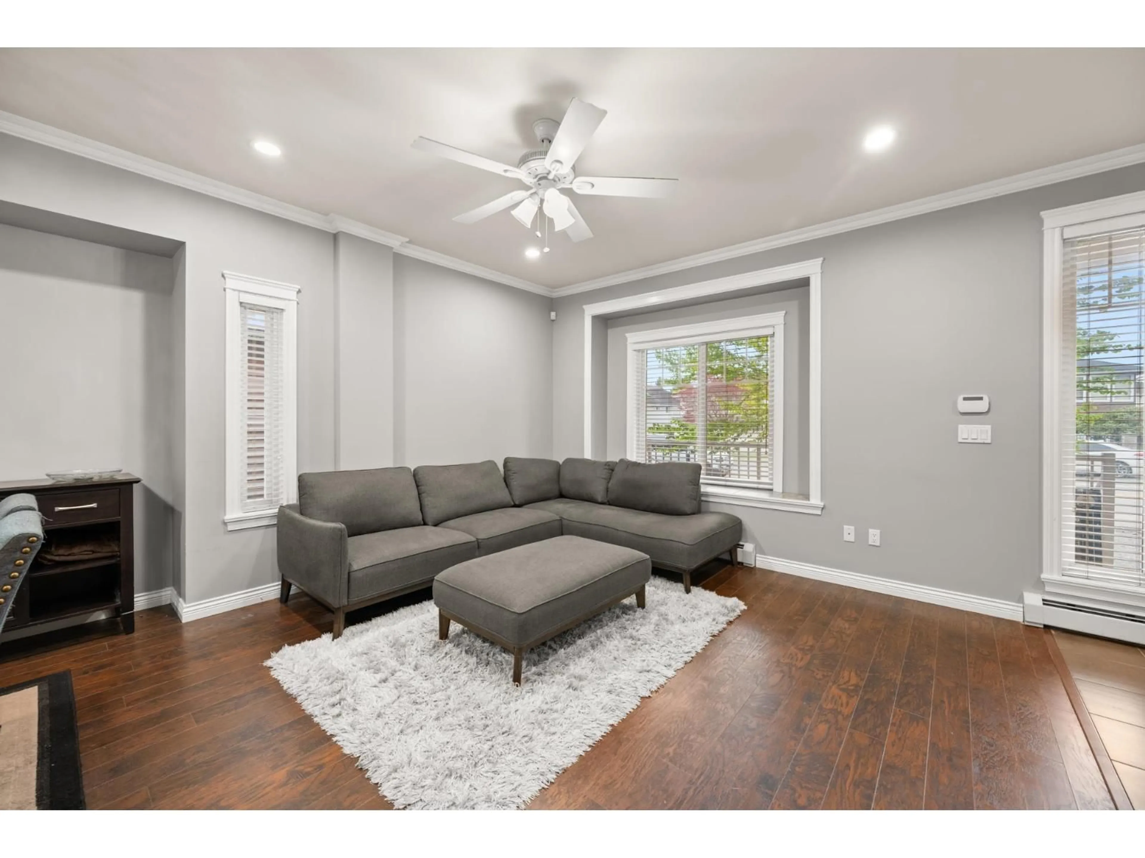 Living room with furniture, unknown for 7088 144 STREET, Surrey British Columbia V3W5S2