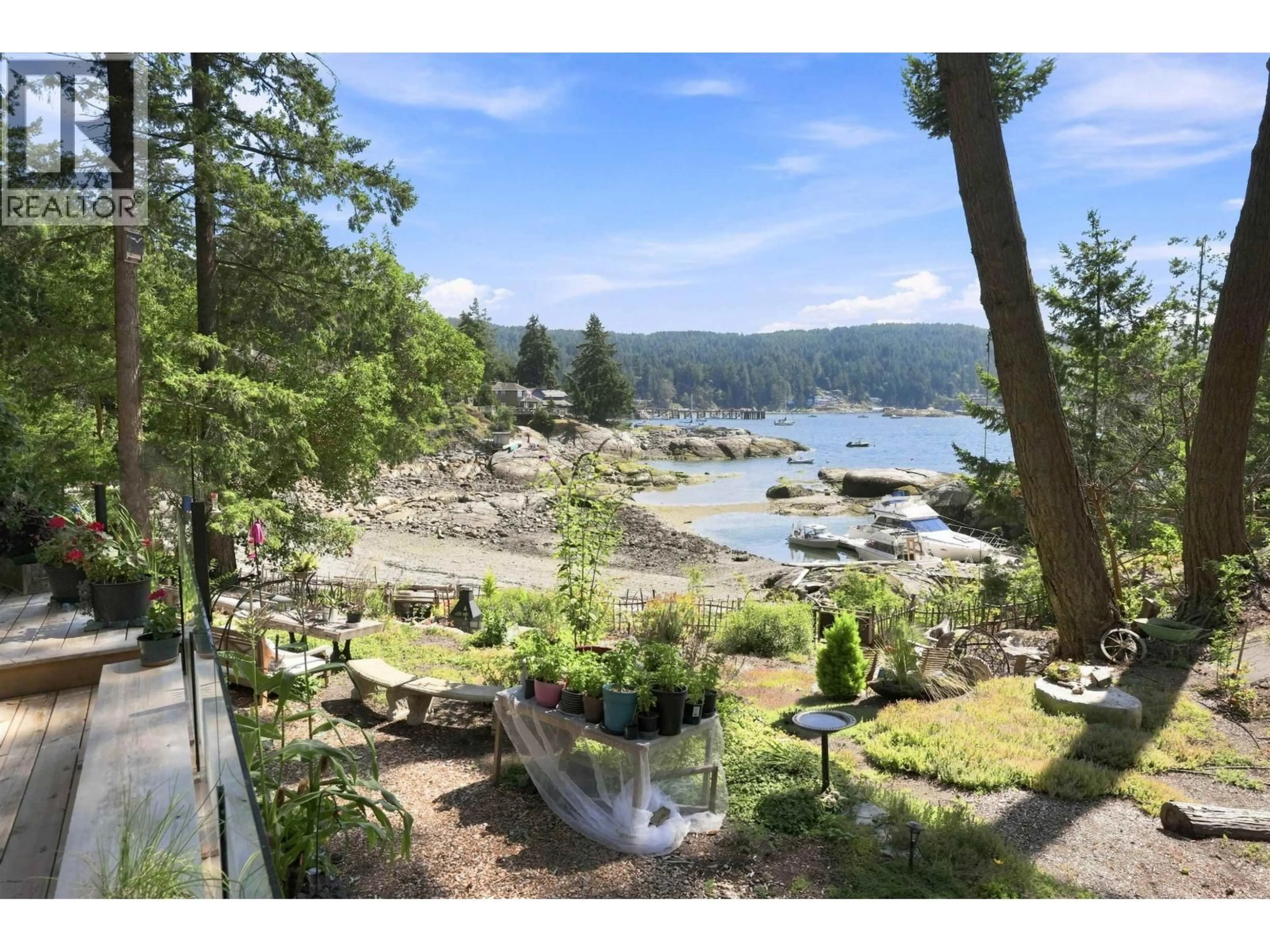 Patio, water/lake/river/ocean view for 9219 HYDAWAY ROAD, Halfmoon Bay British Columbia V7Z1B4
