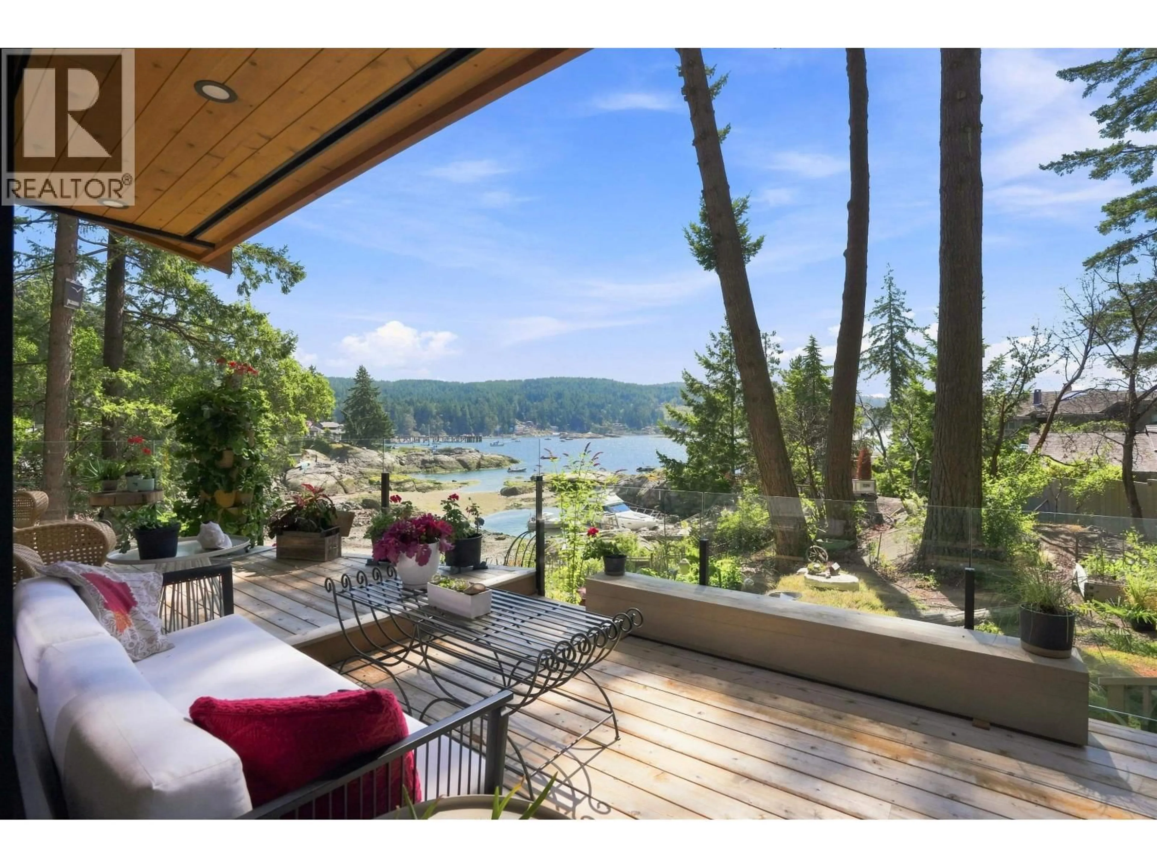 Patio, water/lake/river/ocean view for 9219 HYDAWAY ROAD, Halfmoon Bay British Columbia V7Z1B4