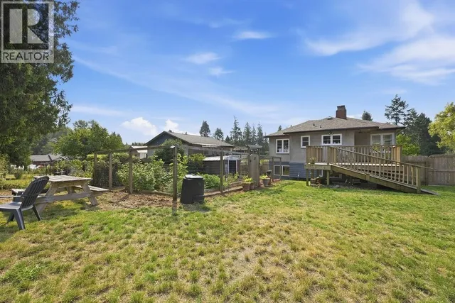 1022 ROSAMUND ROAD, Gibsons 3