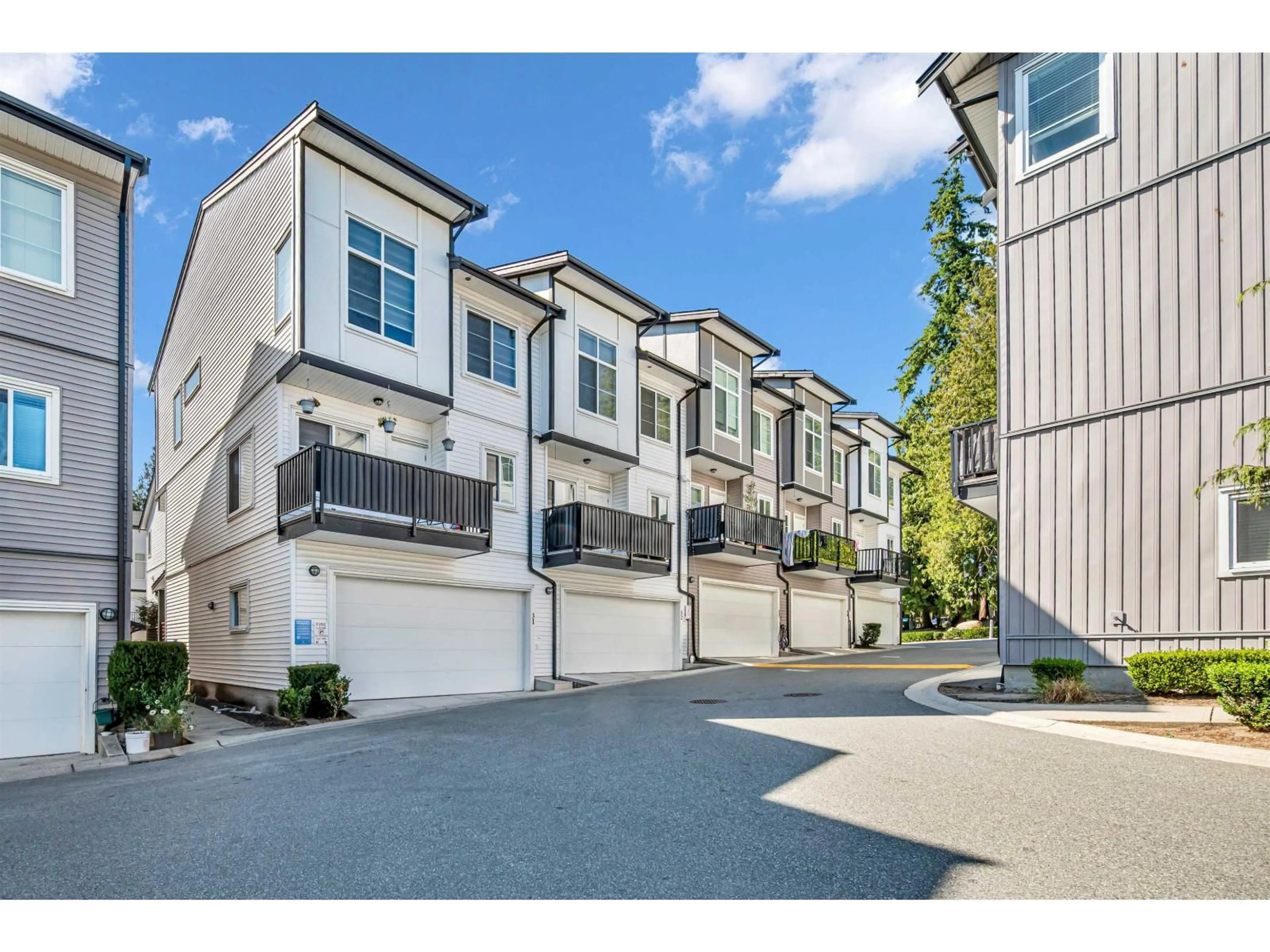 Unknown for 32 - 5867 129 STREET, Surrey British Columbia V3X0J4