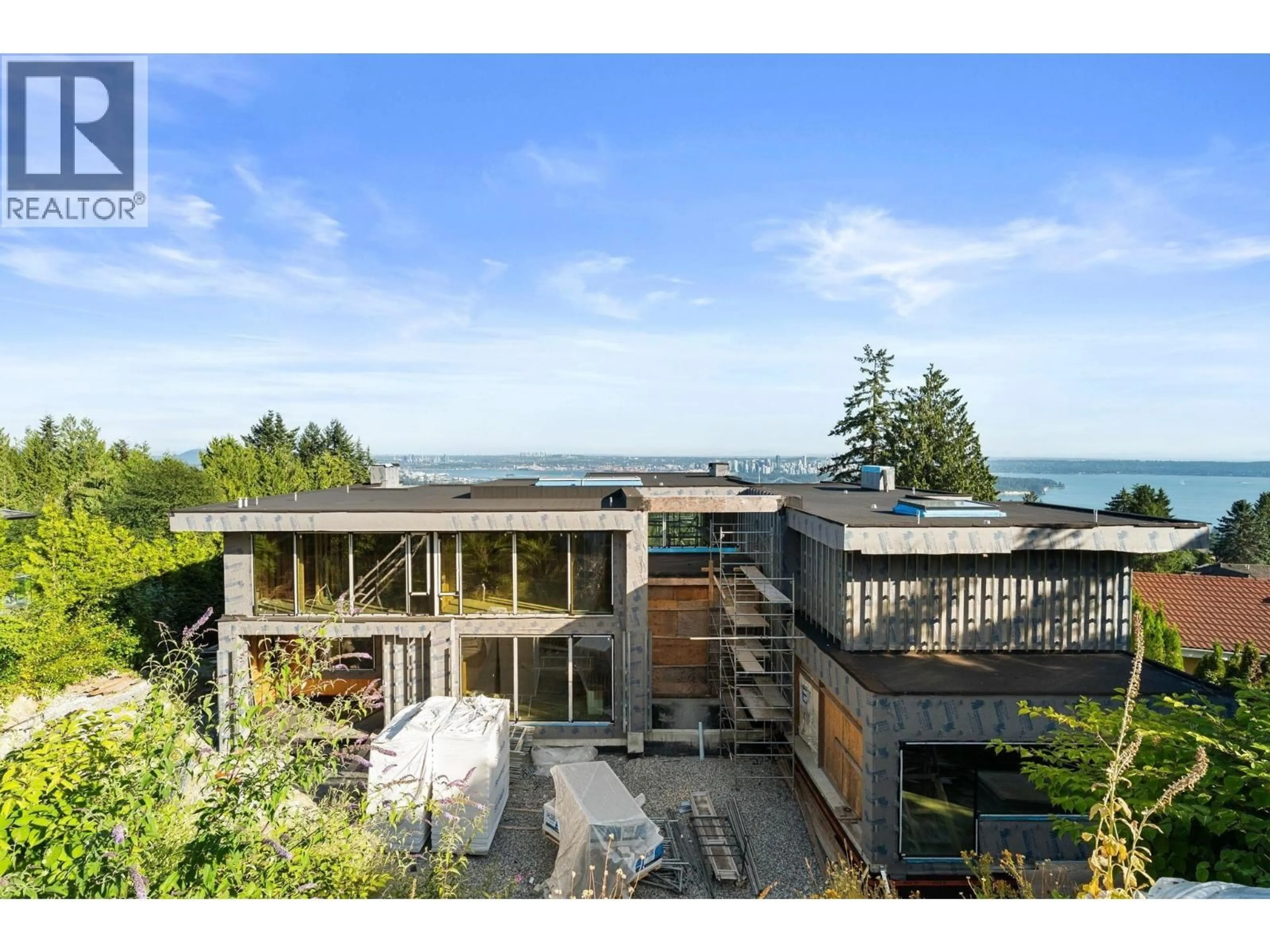 A pic from outside/outdoor area/front of a property/back of a property/a pic from drone, unknown for 1424 SANDHURST PLACE, West Vancouver British Columbia V7S2P3