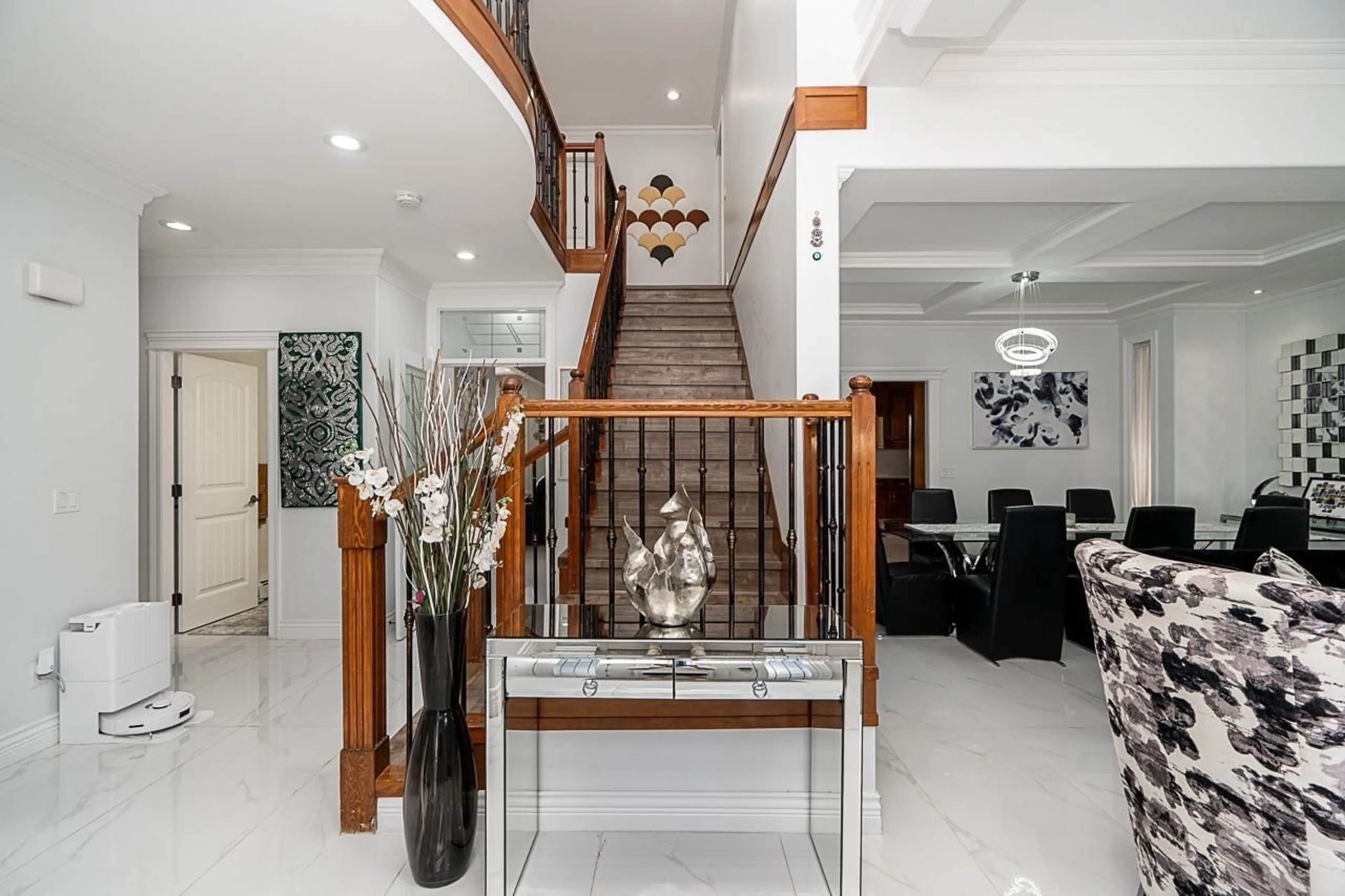 Indoor foyer for 14836 68 AVENUE, Surrey British Columbia V3S2B5
