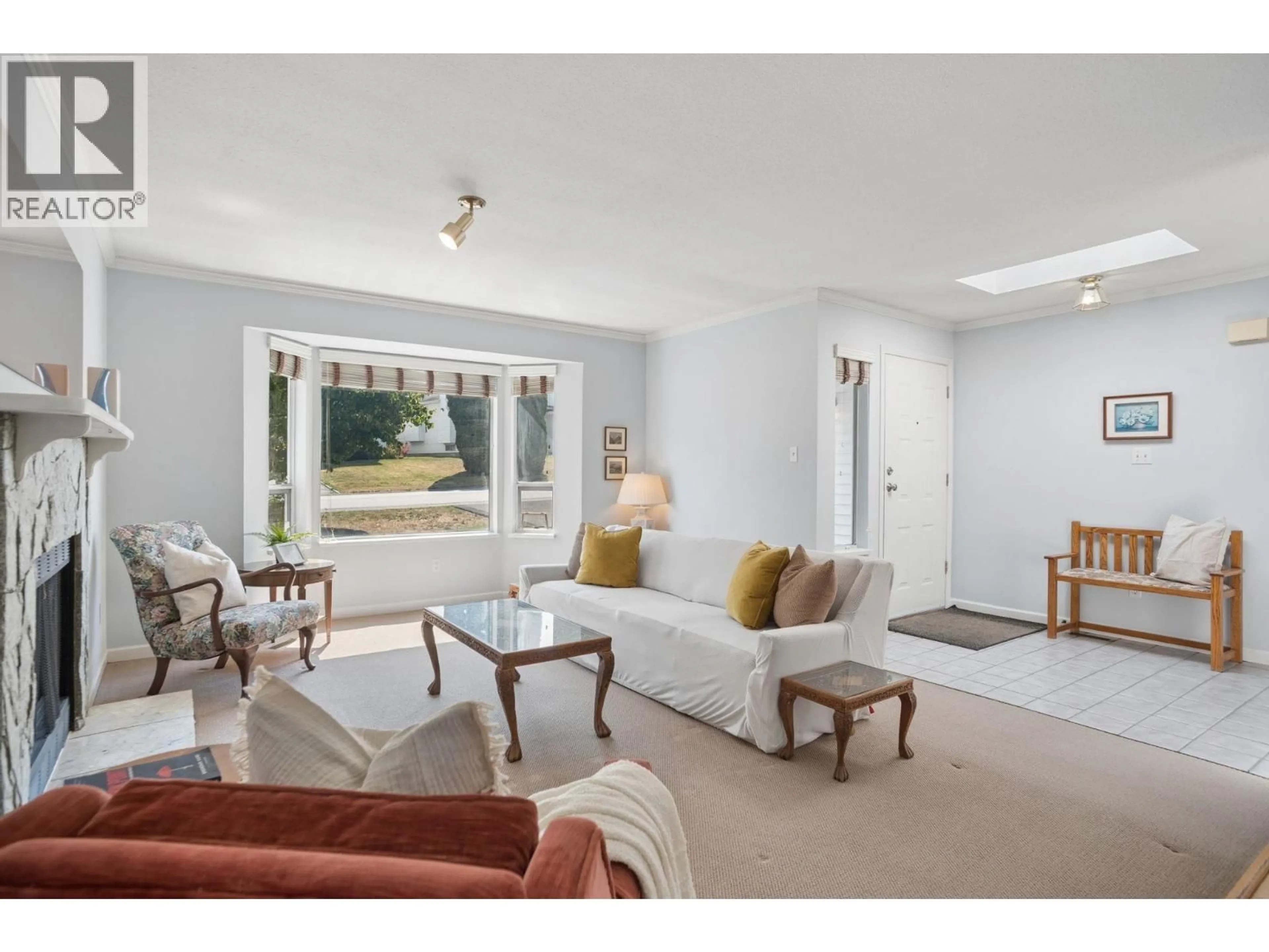 Living room with furniture, unknown for 22867 REID AVENUE, Maple Ridge British Columbia V2X9X1