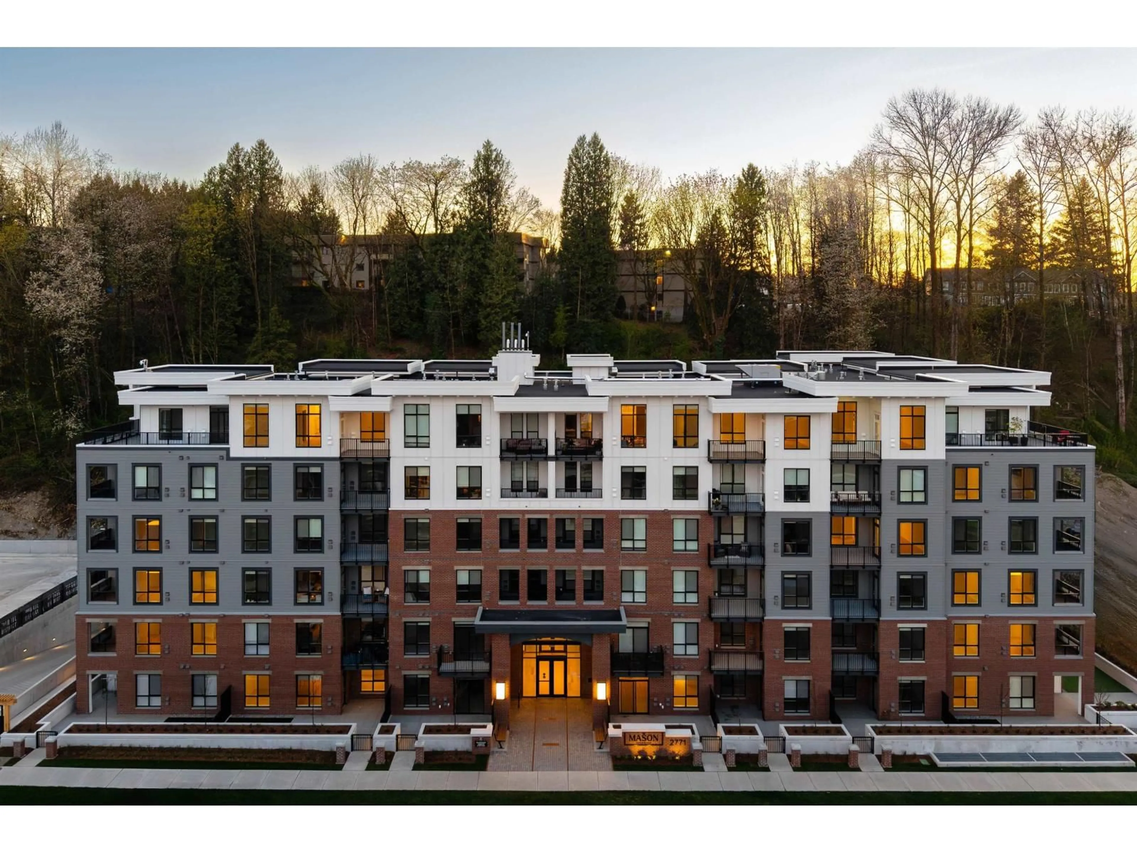 A pic from outside/outdoor area/front of a property/back of a property/a pic from drone, building for 313 - 2771 MONTROSE AVENUE, Abbotsford British Columbia V2S0R2