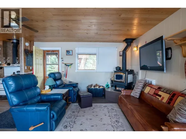 52200 LLOYD DRIVE, Cluculz Lake 5