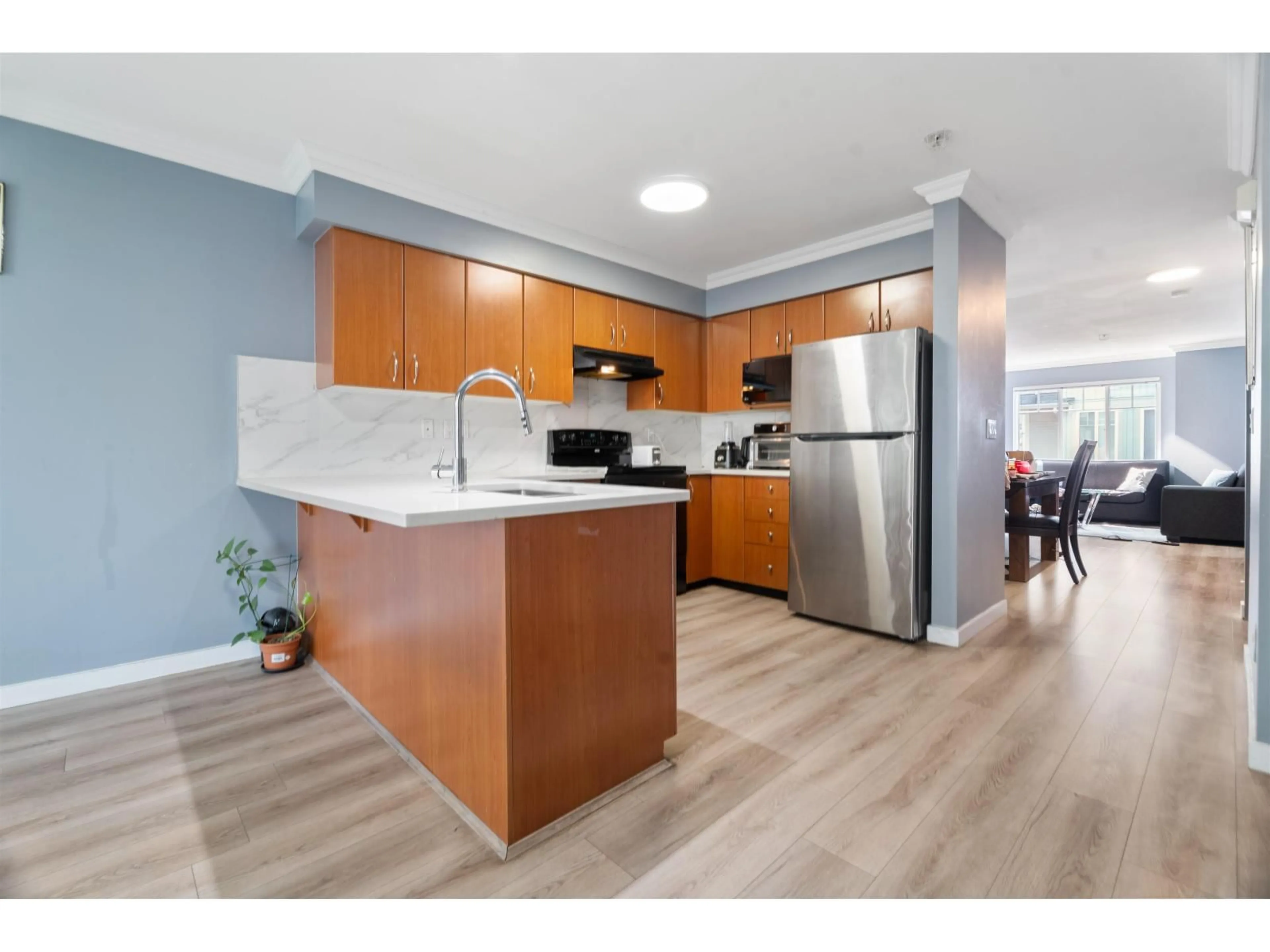 Standard kitchen, wood/laminate floor for 63 - 12040 68 AVENUE, Surrey British Columbia V3W1P5