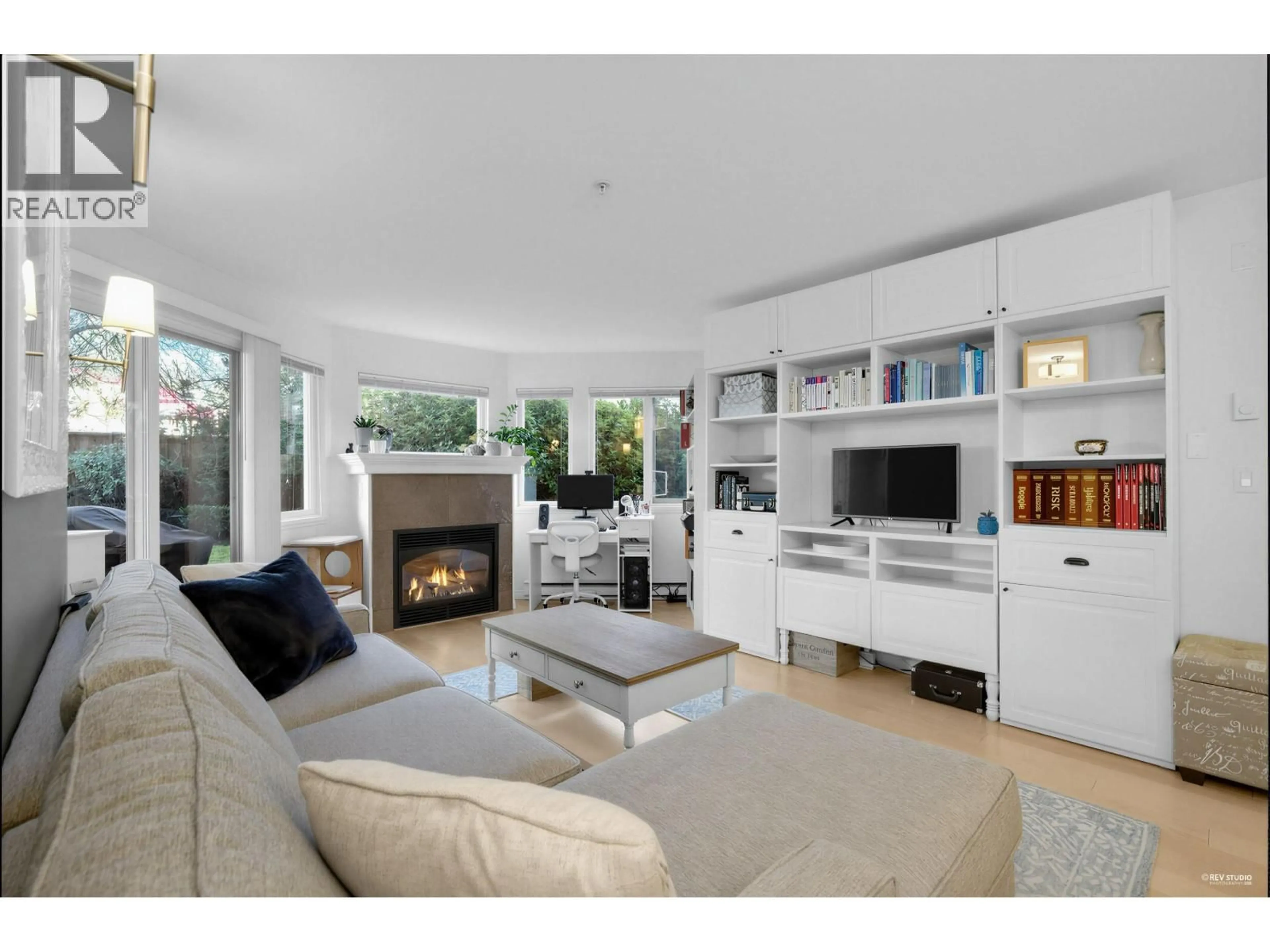Living room with furniture, unknown for 211 - 7139 18TH AVENUE, Burnaby British Columbia V3N4Z3