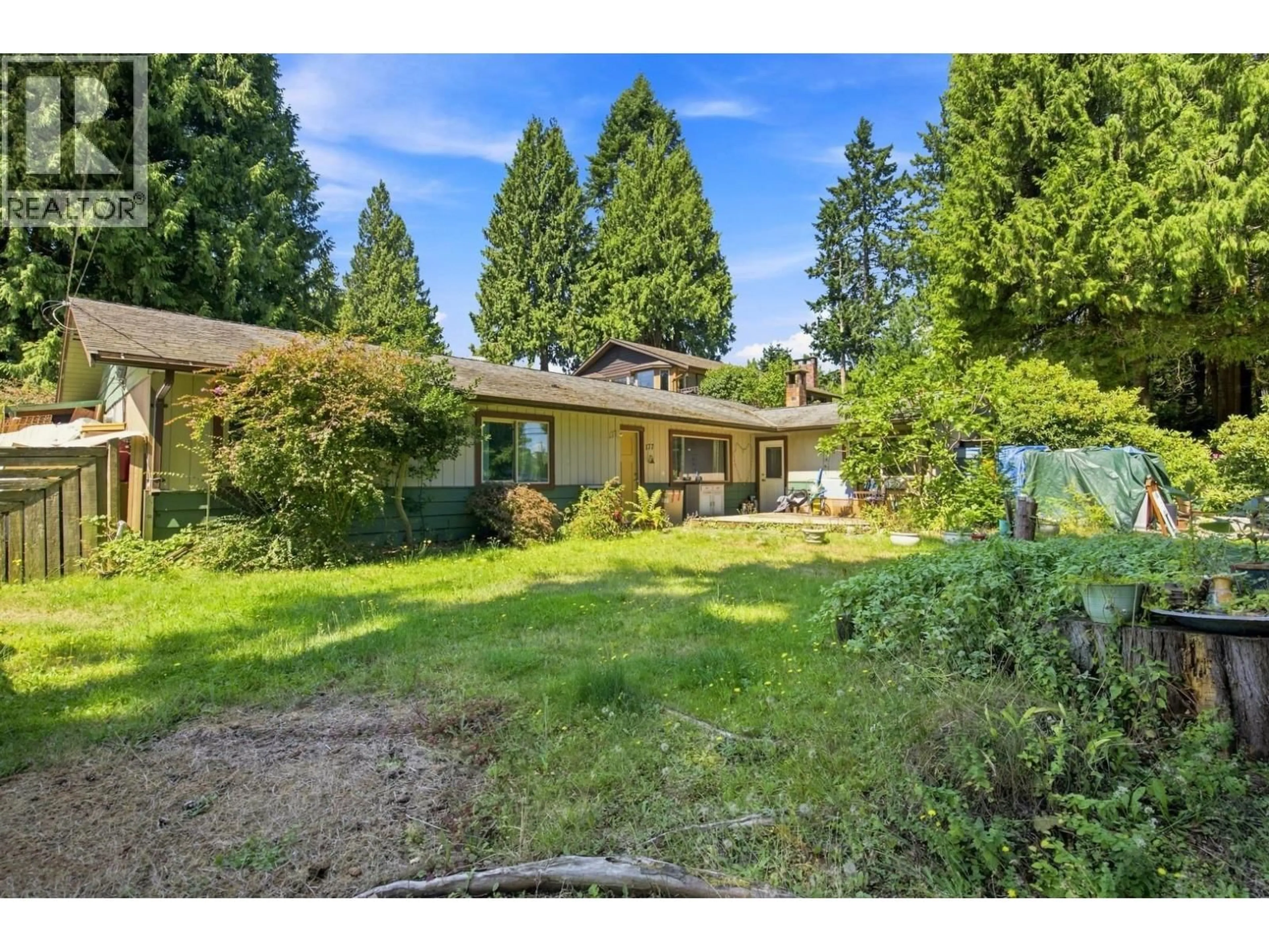 A pic from outside/outdoor area/front of a property/back of a property/a pic from drone, unknown for 177 PRATT ROAD, Gibsons British Columbia V0N1V3