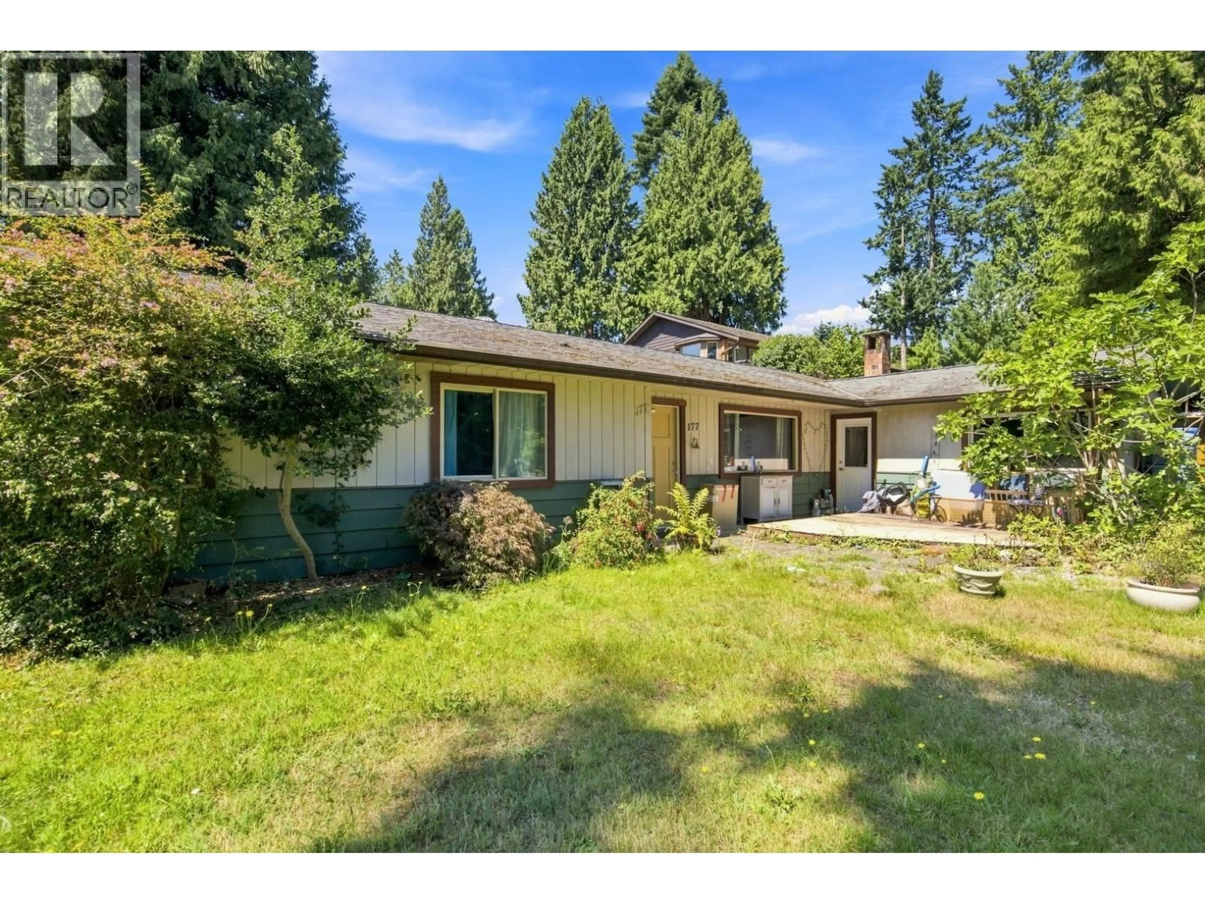 A pic from outside/outdoor area/front of a property/back of a property/a pic from drone, unknown for 177 PRATT ROAD, Gibsons British Columbia V0N1V3