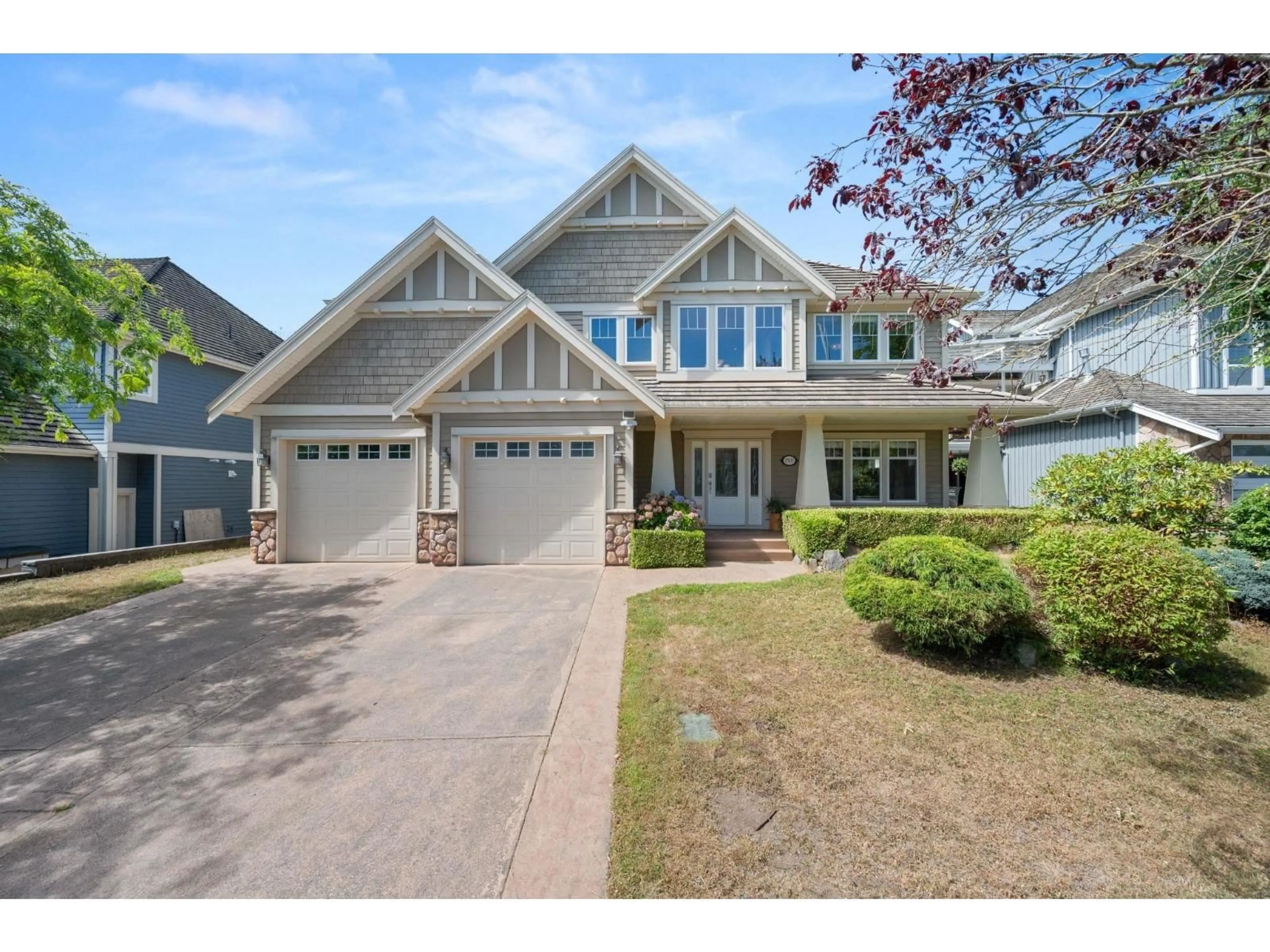 Home with vinyl exterior material, street for 2507 EAGLE MOUNTAIN DRIVE, Abbotsford British Columbia V3G3A1