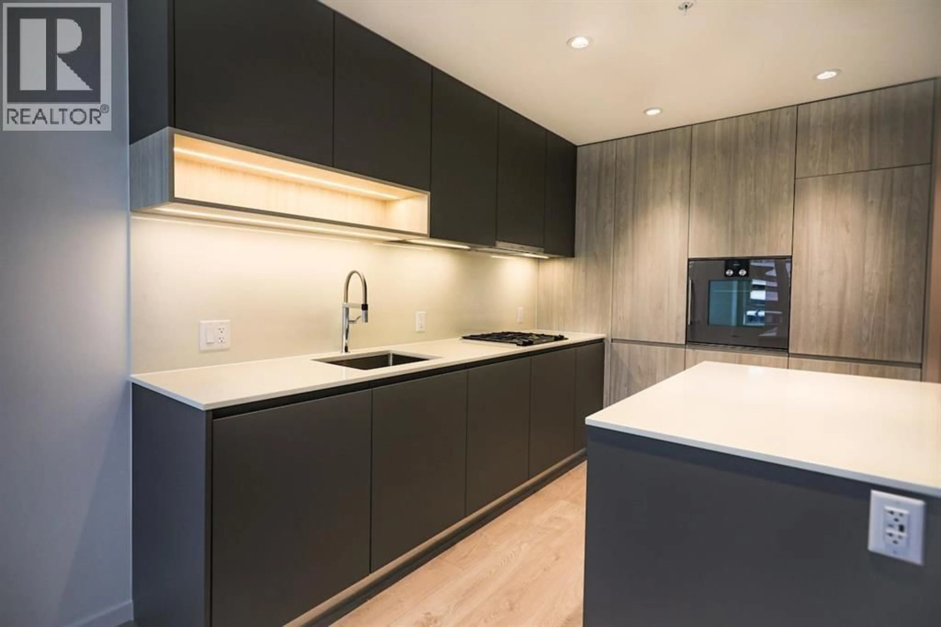 Contemporary kitchen, unknown for 642 - 6500 MINORU BOULEVARD, Richmond British Columbia V6Y0N2