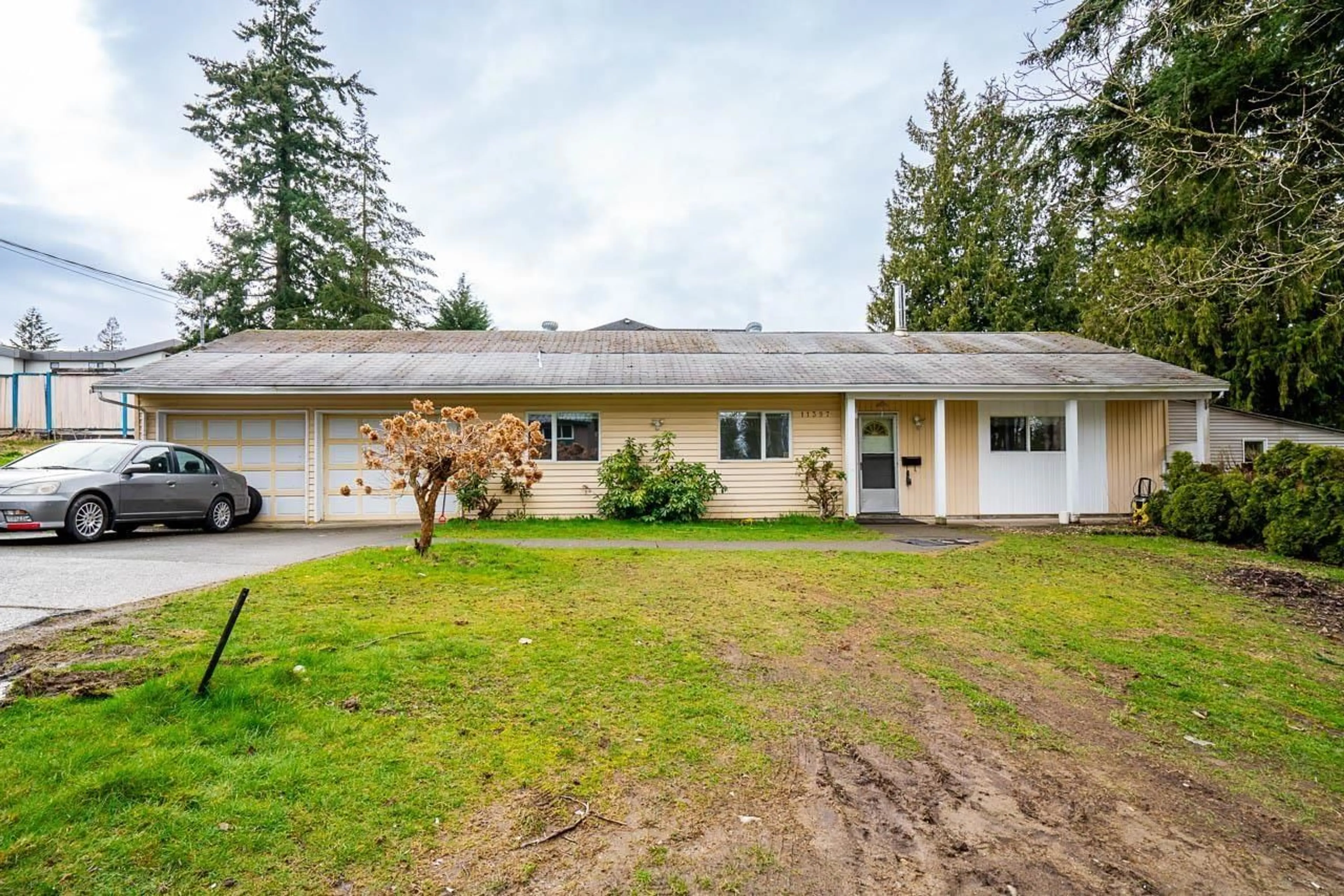 A pic from outside/outdoor area/front of a property/back of a property/a pic from drone, unknown for 11397 141A STREET, Surrey British Columbia V3R8Z1