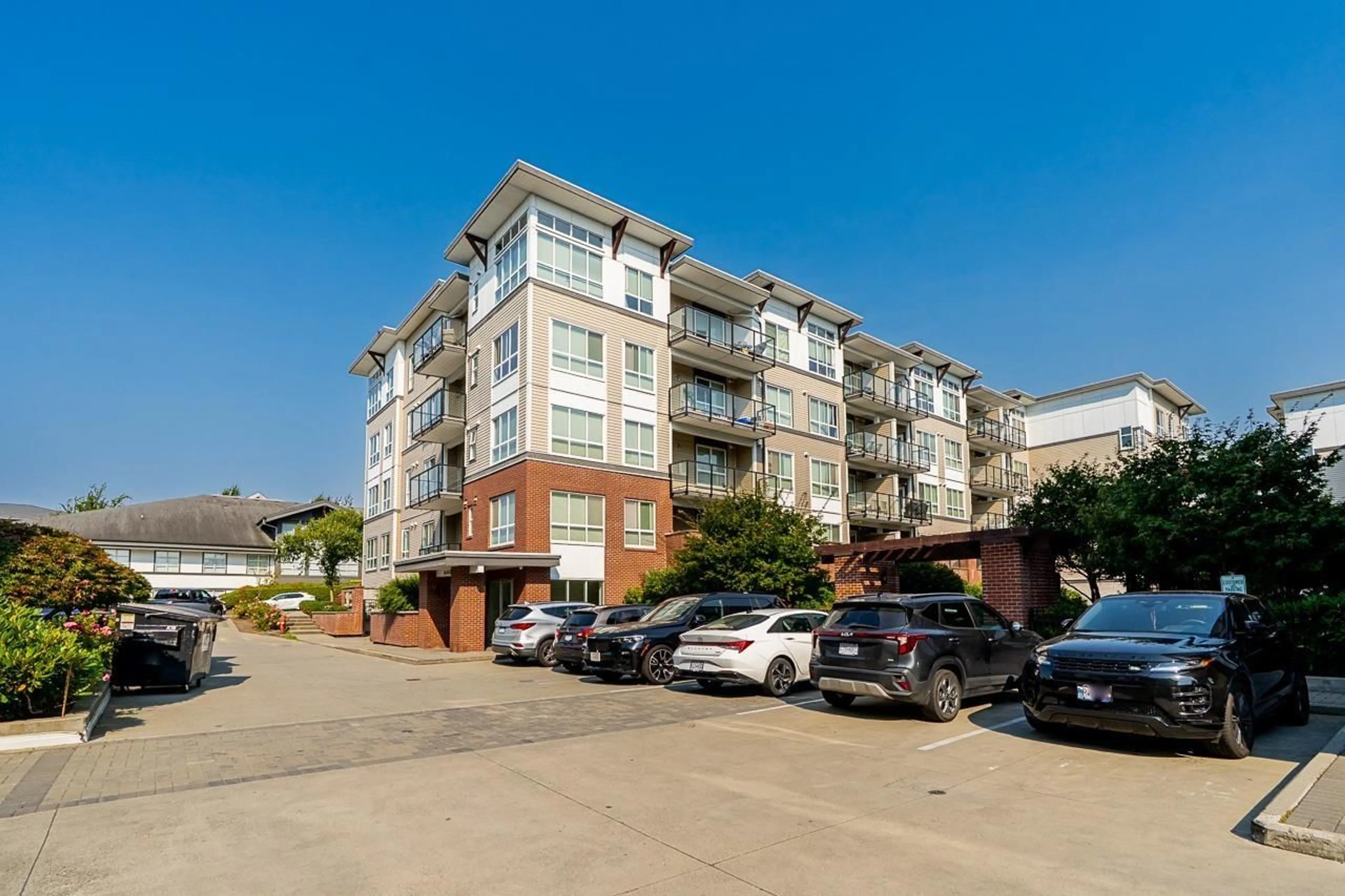 Unknown for 302 - 6468 195A STREET, Surrey British Columbia V4N6R6