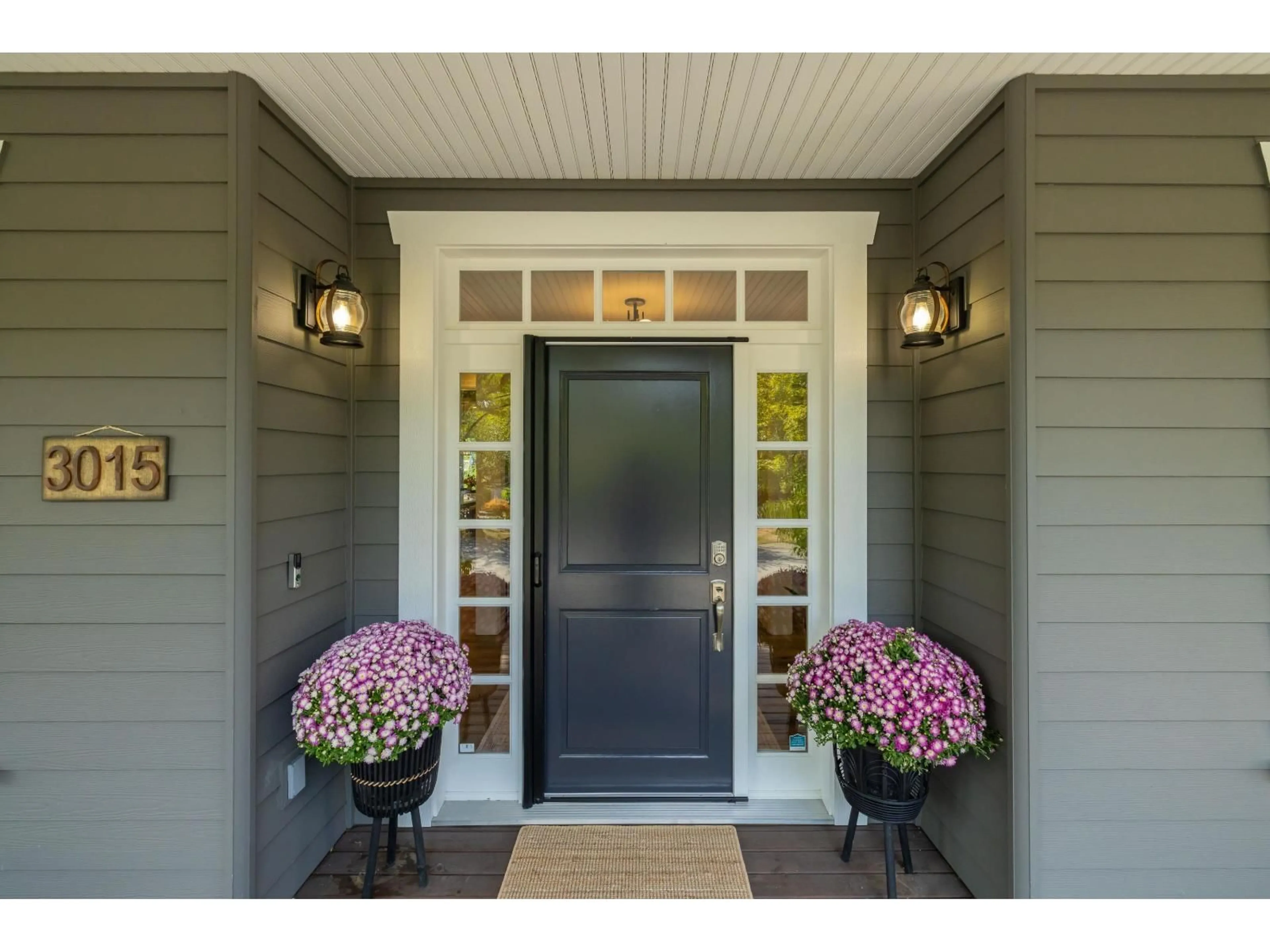 Indoor entryway for 3015 141 STREET, Surrey British Columbia V4P2J4