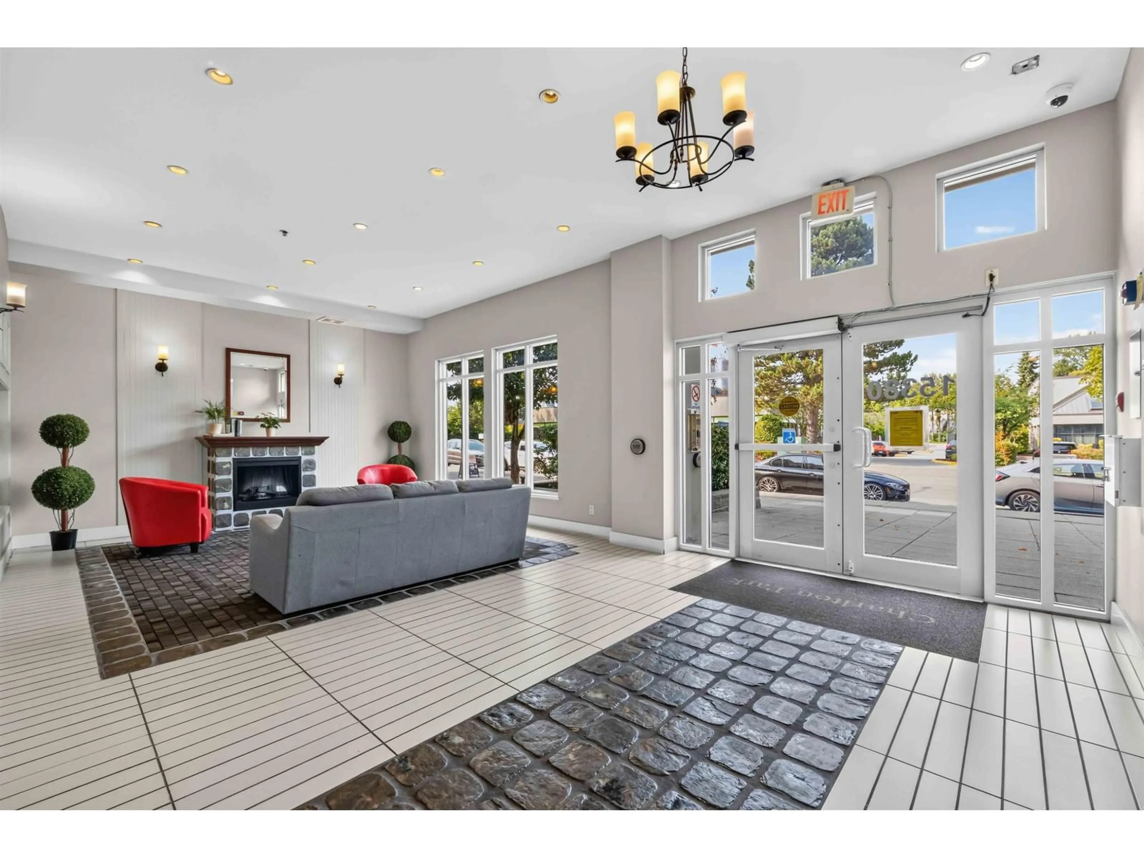 Indoor foyer for 312 - 15380 102A AVENUE, Surrey British Columbia V3R0B3