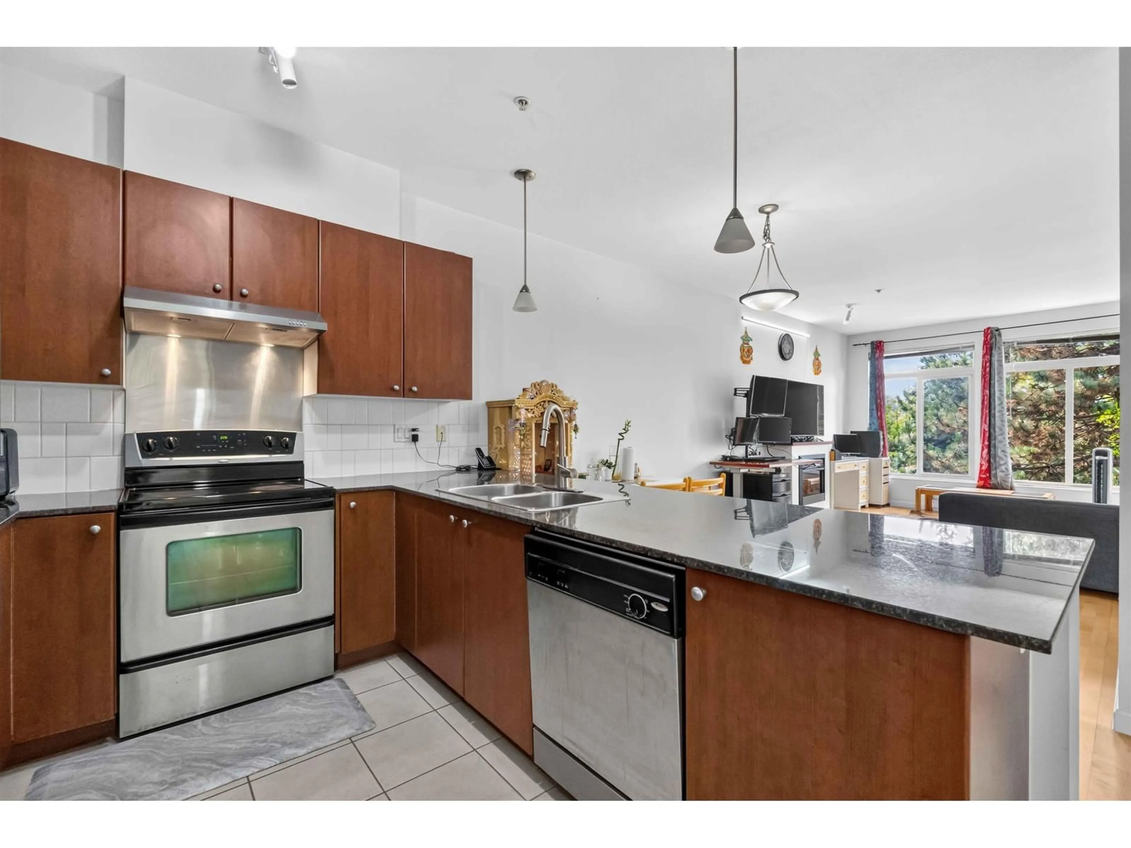 Open concept kitchen, ceramic/tile floor for 312 - 15380 102A AVENUE, Surrey British Columbia V3R0B3