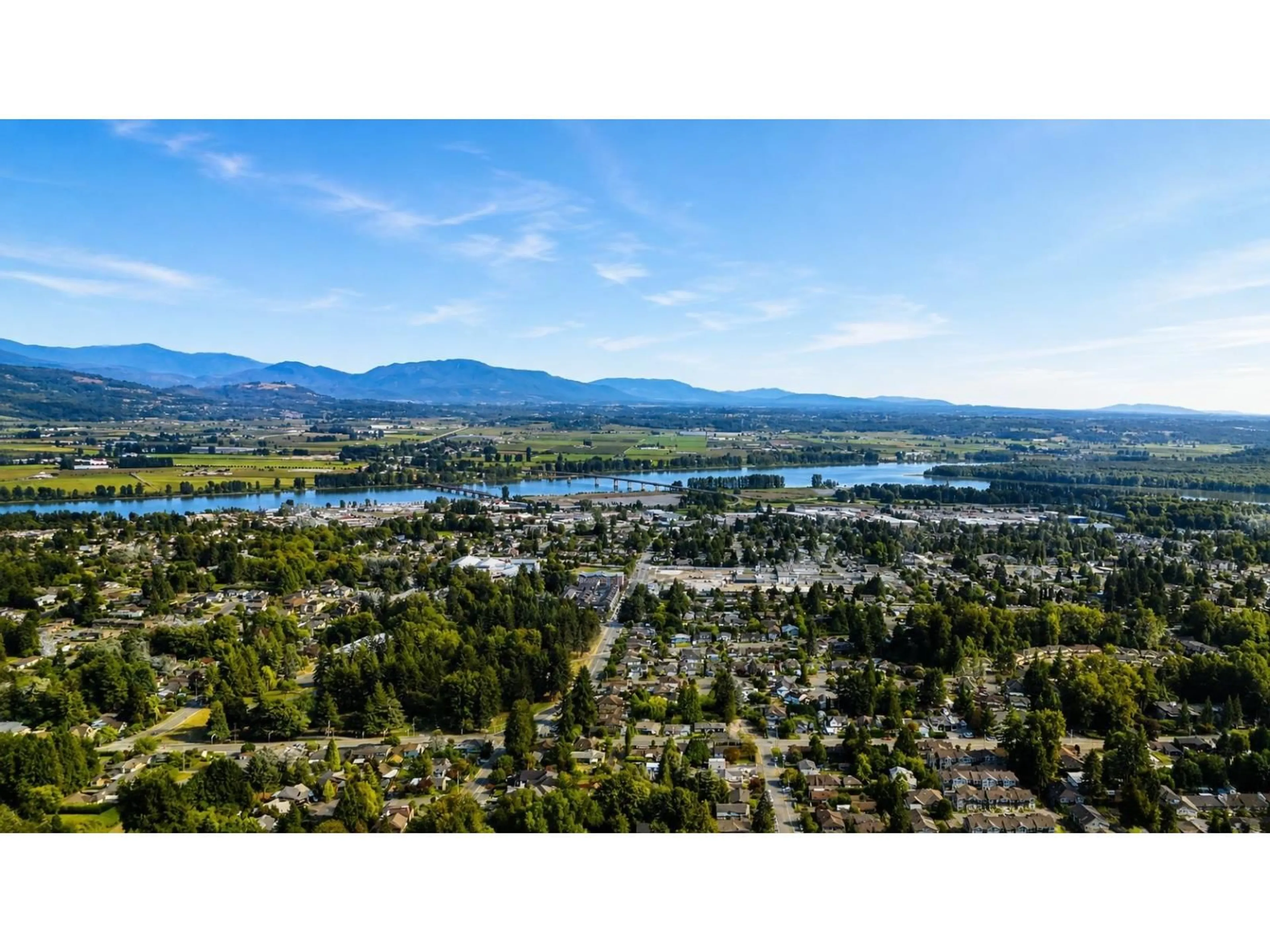 A pic from outside/outdoor area/front of a property/back of a property/a pic from drone, water/lake/river/ocean view for 33040 ARBUTUS AVENUE, Mission British Columbia V2V2R8