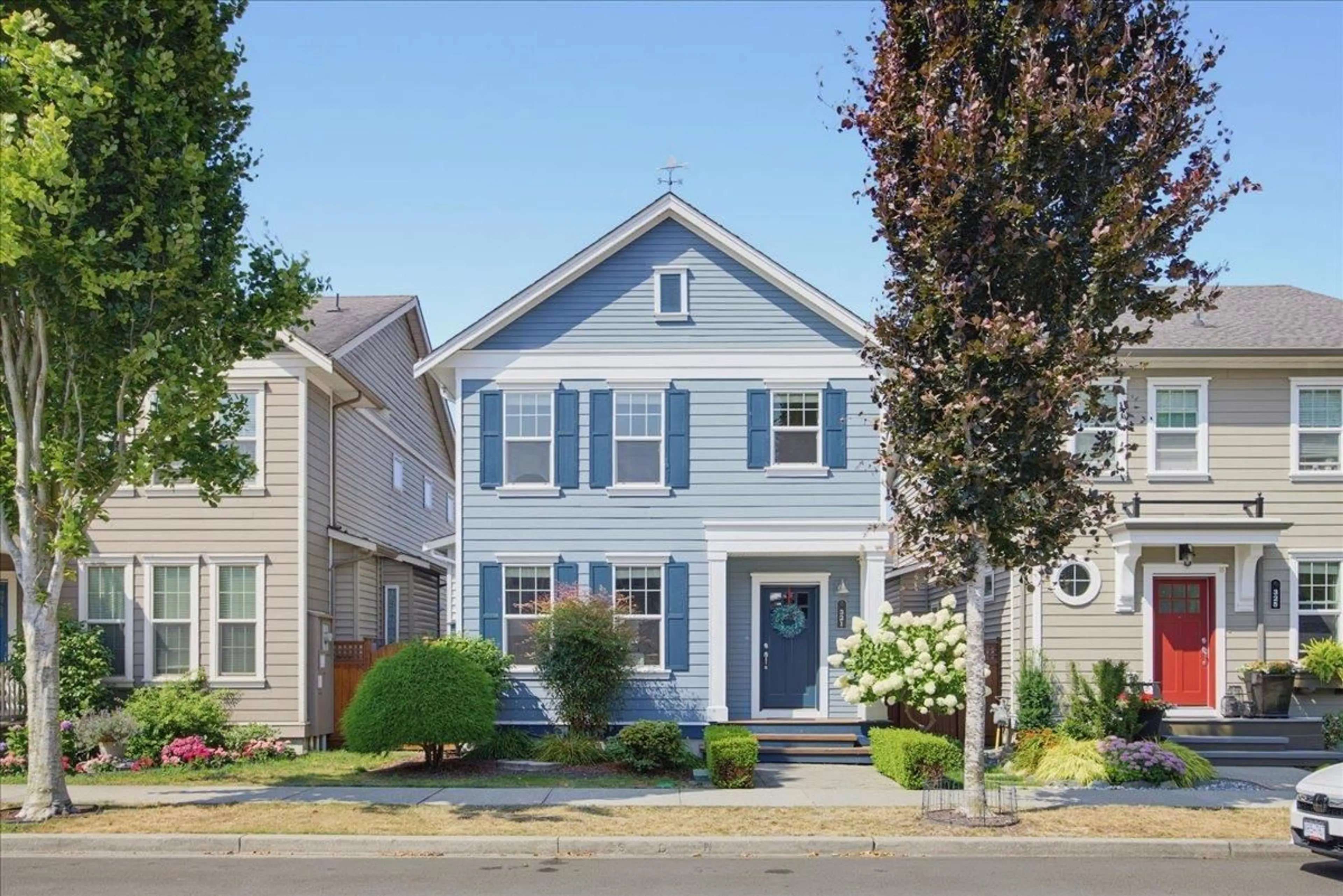 Home with vinyl exterior material, street for 321 172A STREET, Surrey British Columbia V3Z9P7