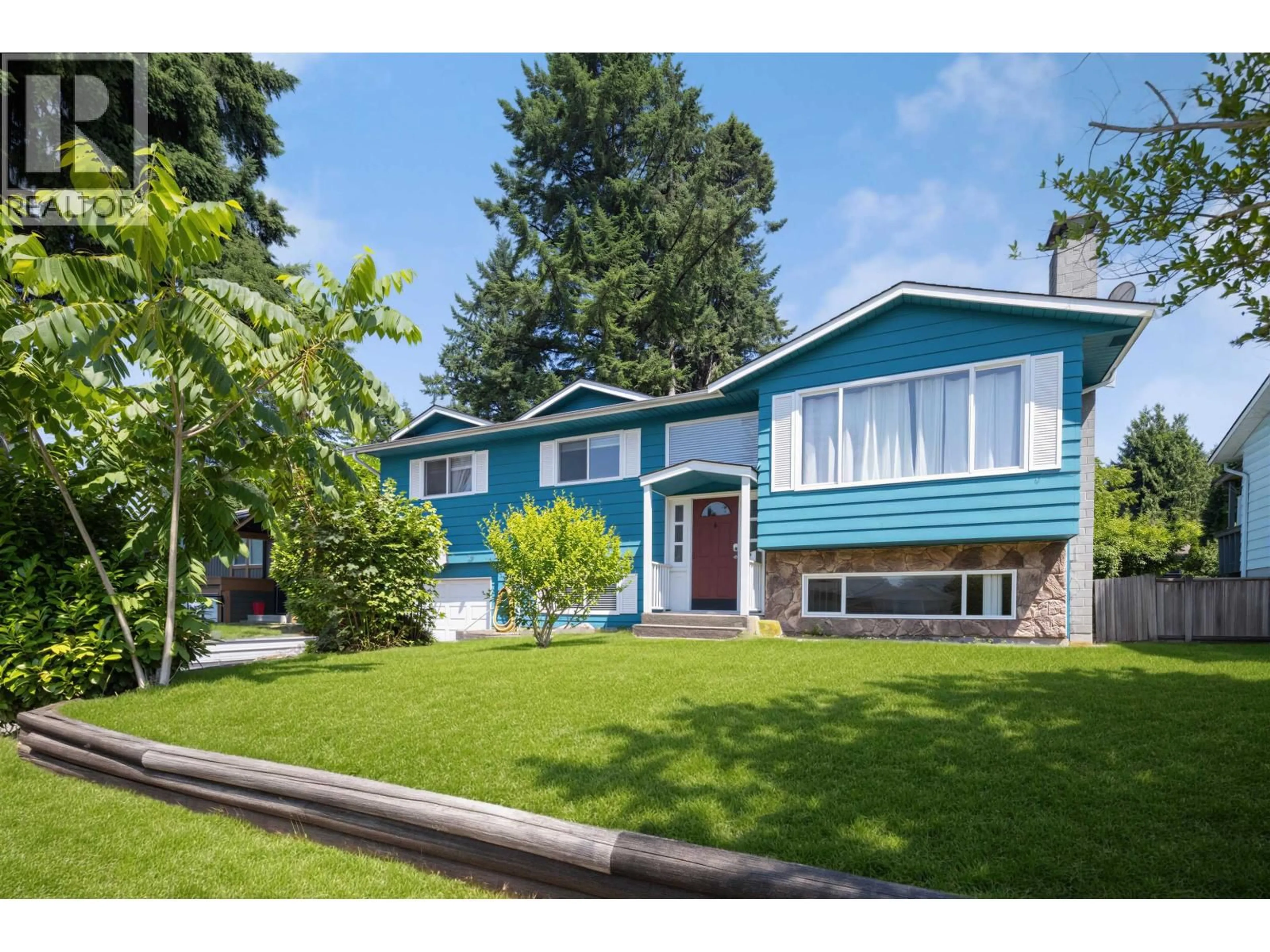 Home with vinyl exterior material, street for 11914 212 STREET, Maple Ridge British Columbia V2X7X1