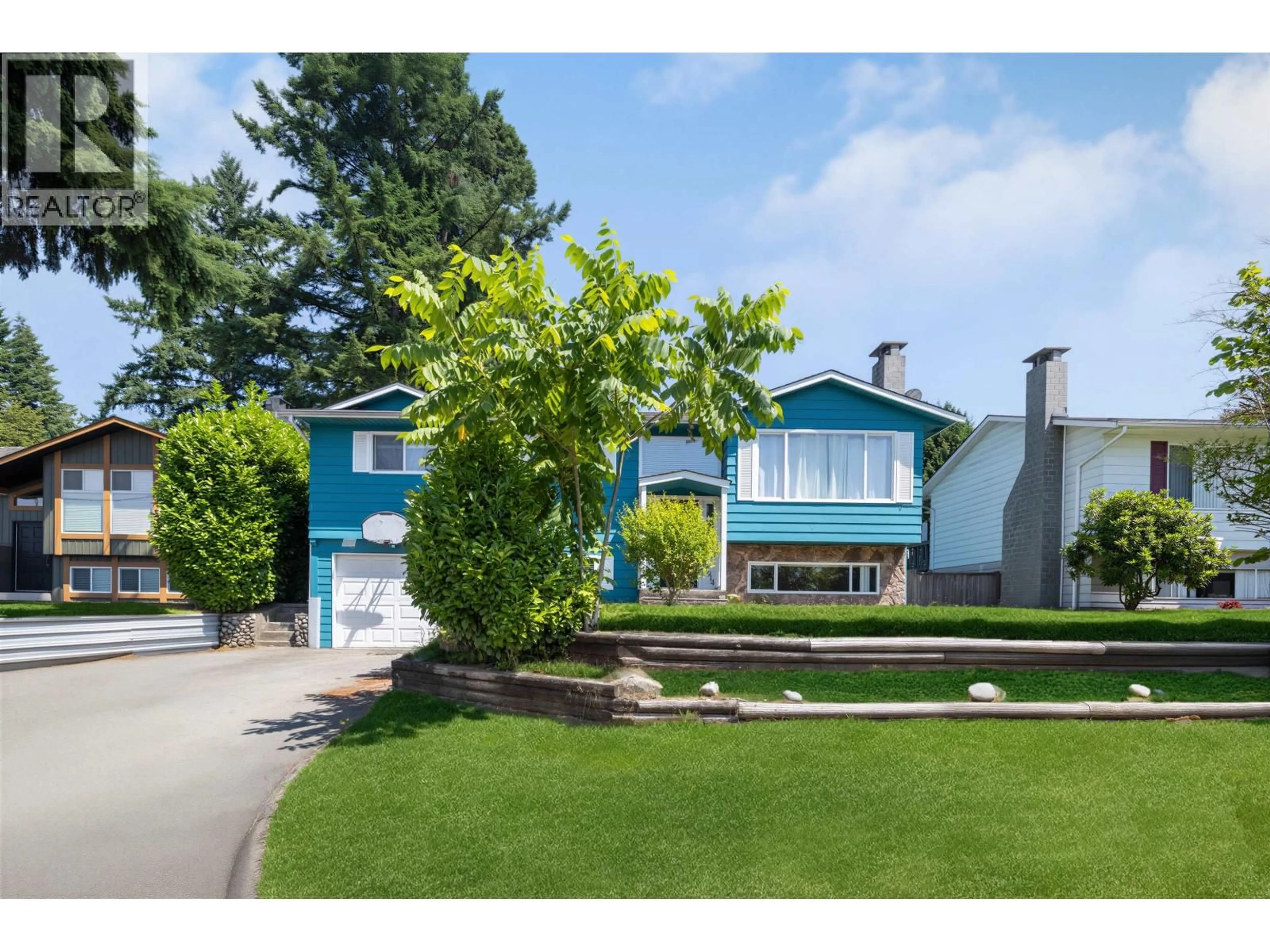 Home with vinyl exterior material, street for 11914 212 STREET, Maple Ridge British Columbia V2X7X1
