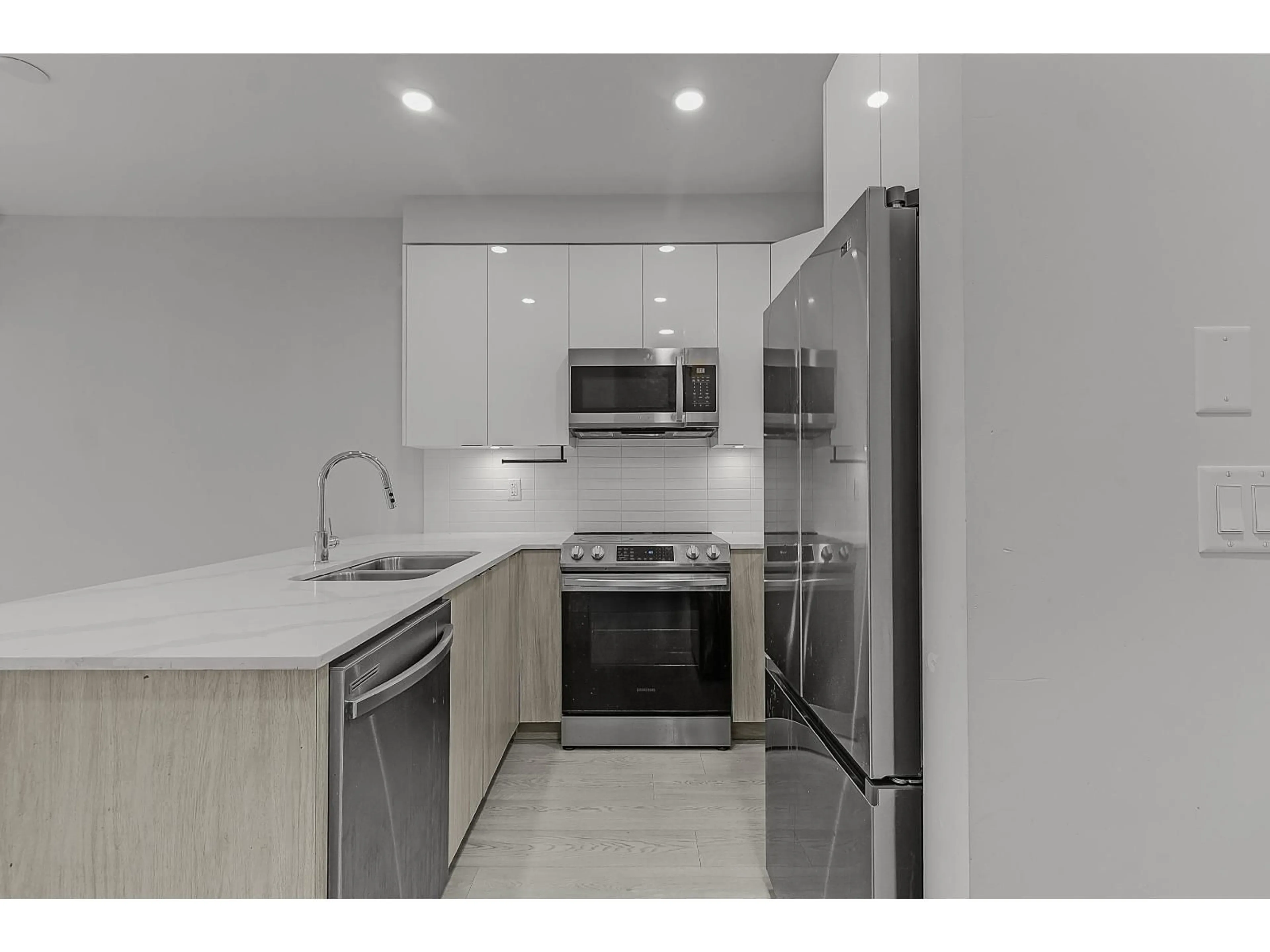 Standard kitchen, unknown for 110 - 5486 199A STREET, Langley British Columbia V3A0N6