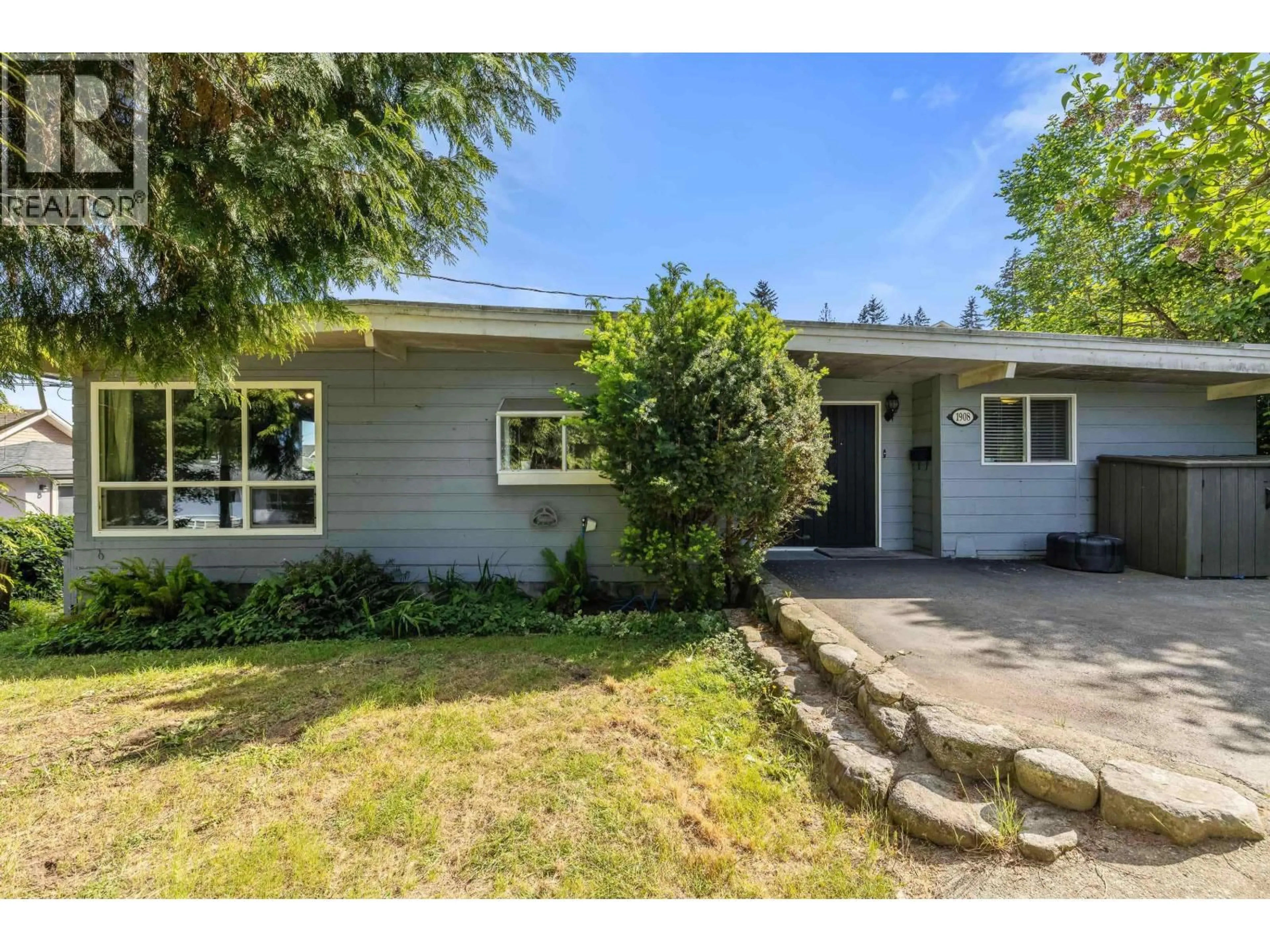 Home with vinyl exterior material, street for 1908 WARWICK CRESCENT, Port Coquitlam British Columbia V3C1L8