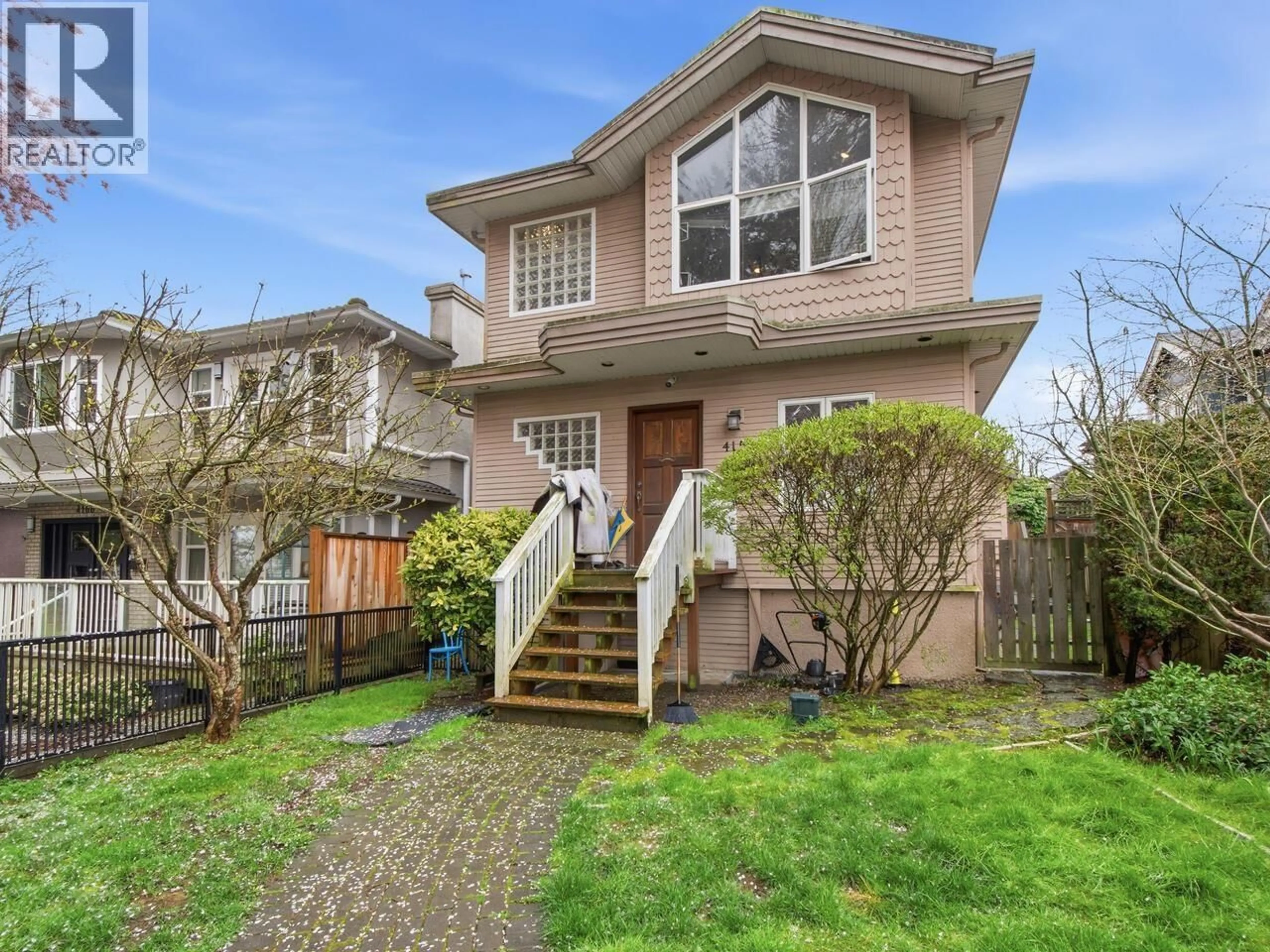 Home with vinyl exterior material, street for 4154 MCGILL STREET, Burnaby British Columbia V5C1M8
