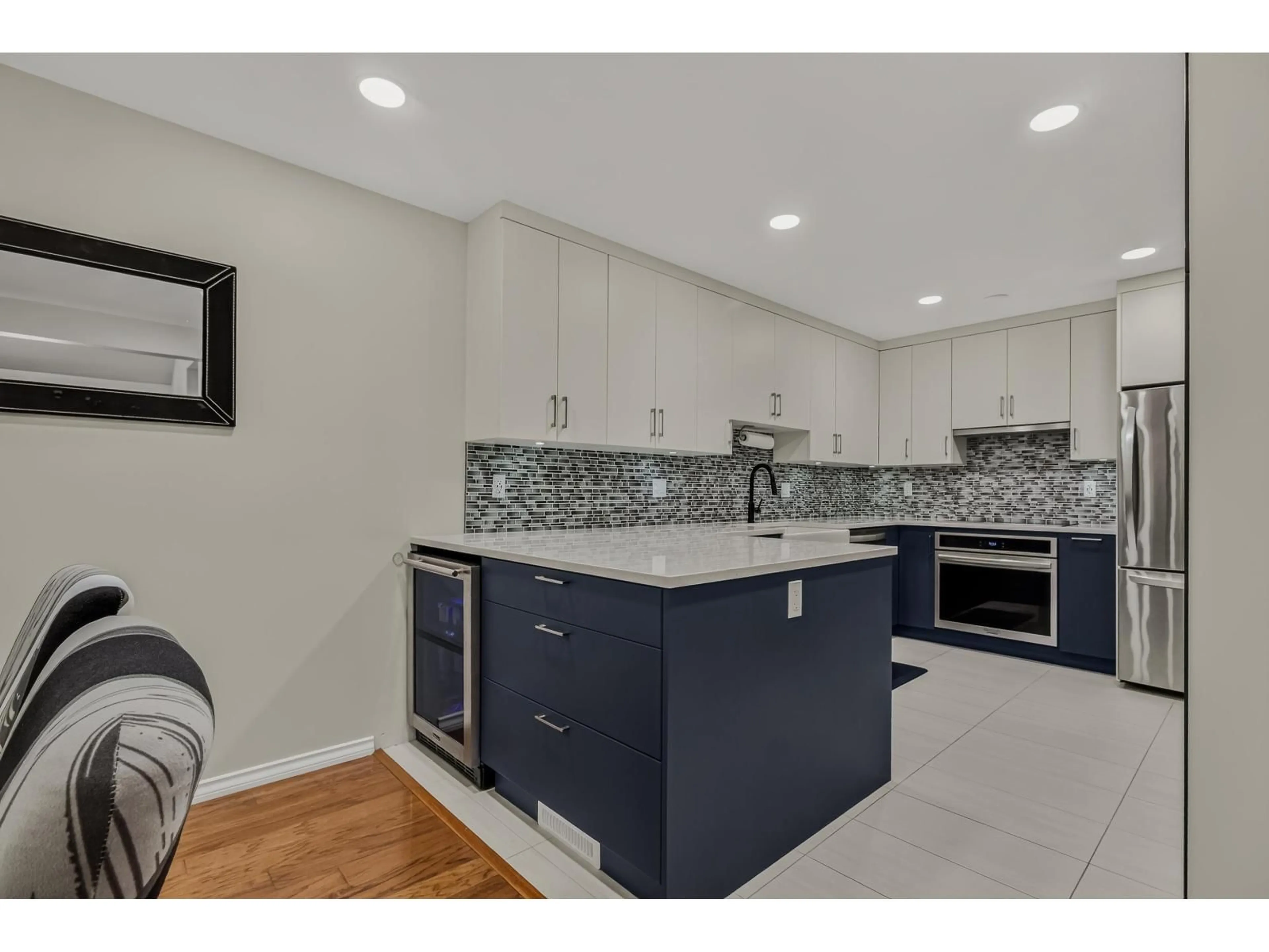 Open concept kitchen, ceramic/tile floor for 5 - 13918 58 AVENUE, Surrey British Columbia V3X3N8