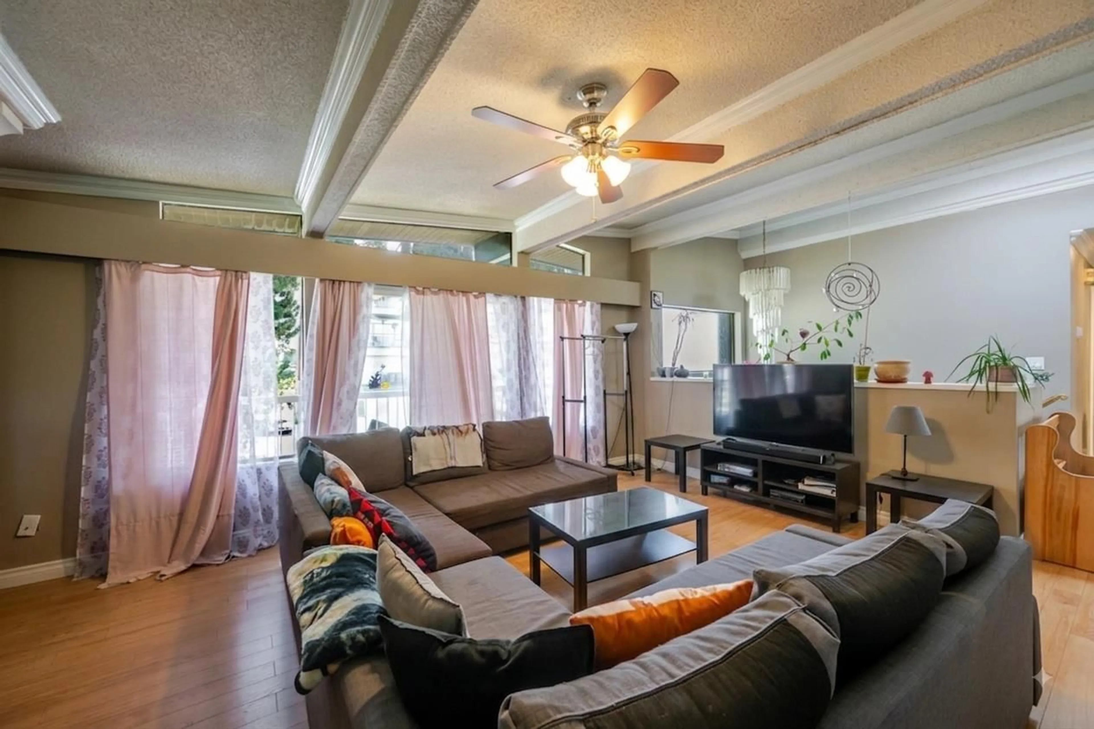 Living room with furniture, unknown for 13945 116 AVENUE, Surrey British Columbia V3R2T3