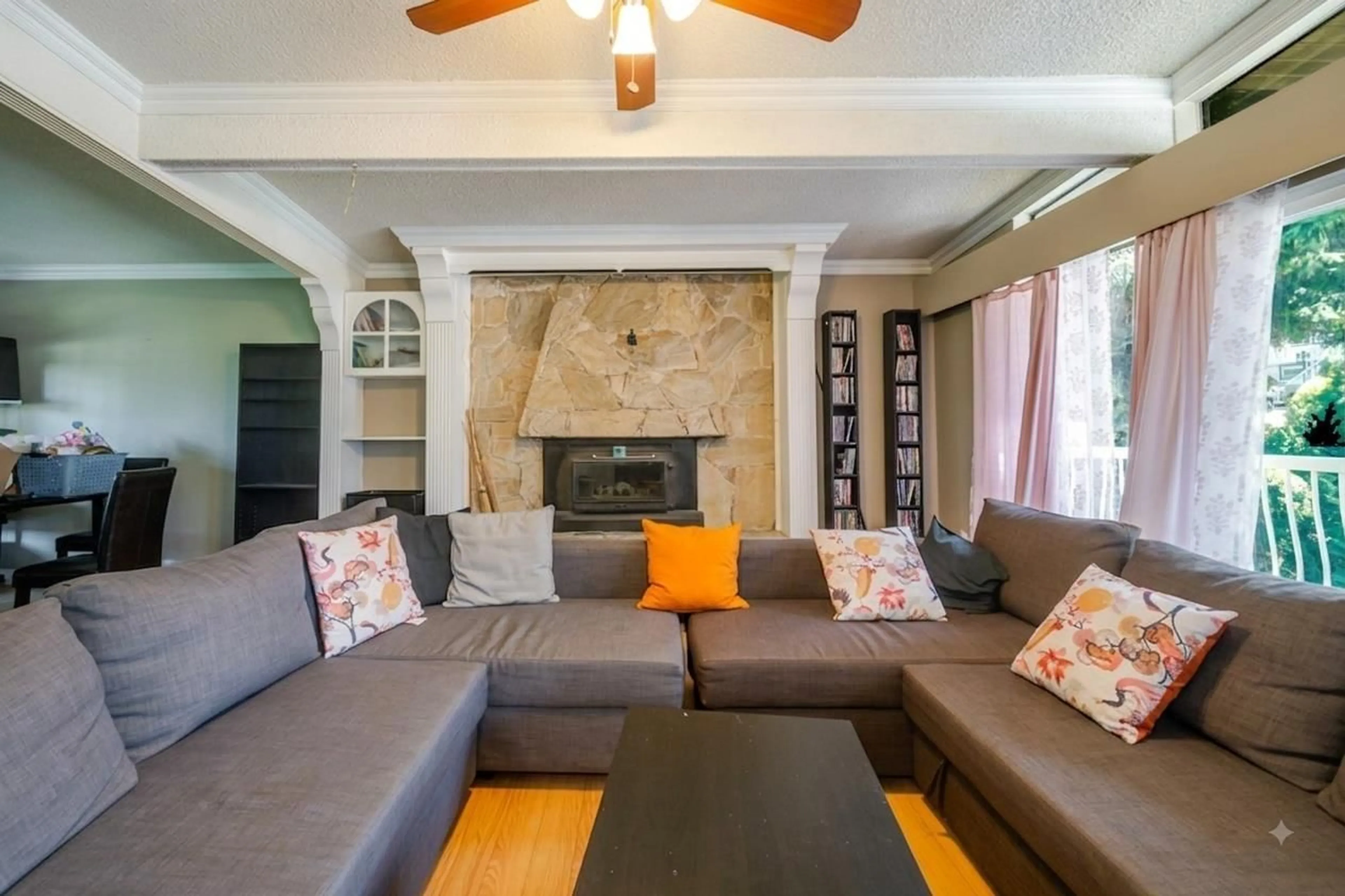 Living room with furniture, unknown for 13945 116 AVENUE, Surrey British Columbia V3R2T3