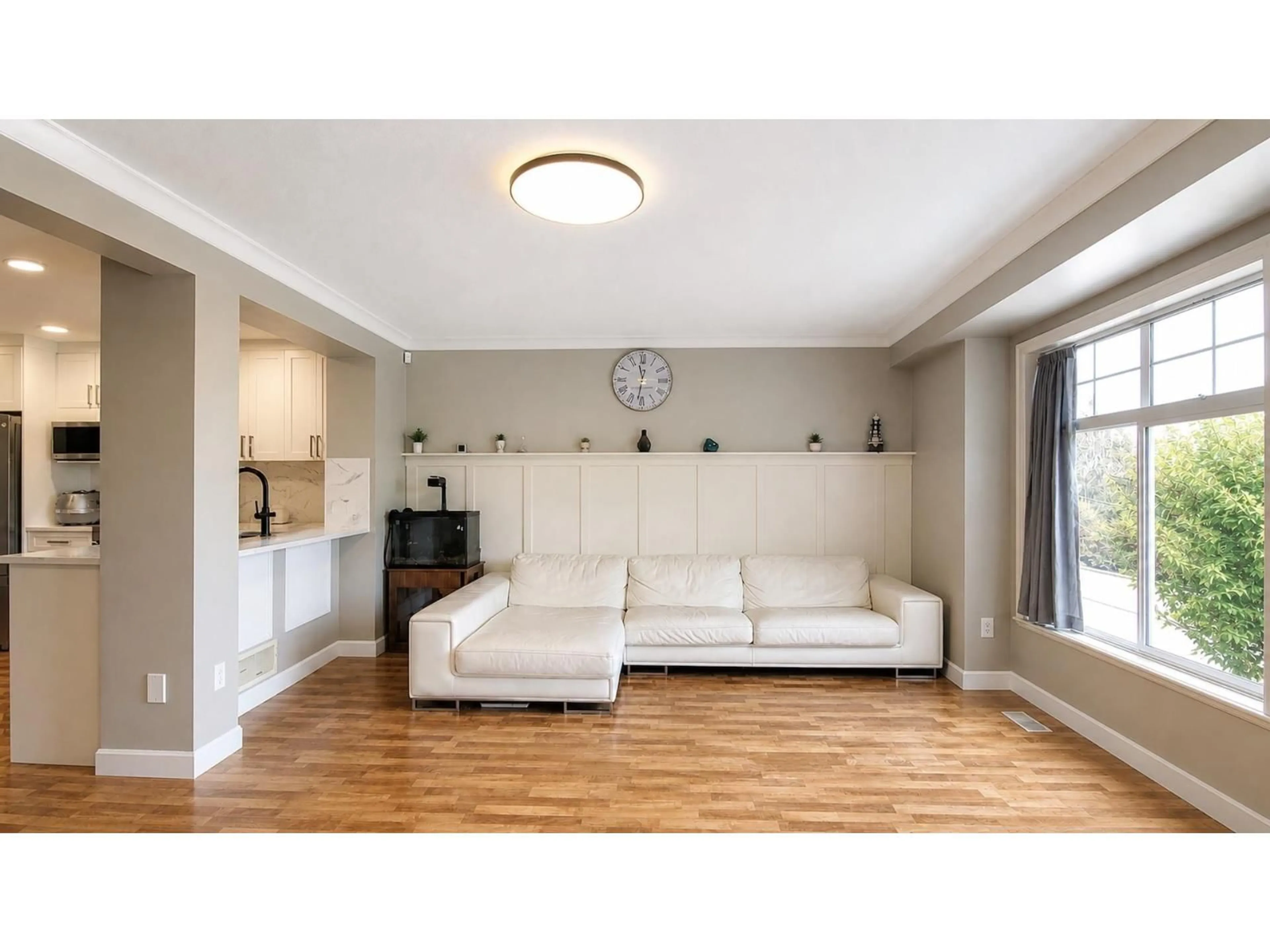 Living room with furniture, wood/laminate floor for 4 - 5648 PROMONTORY ROAD, Chilliwack British Columbia V2R0E5