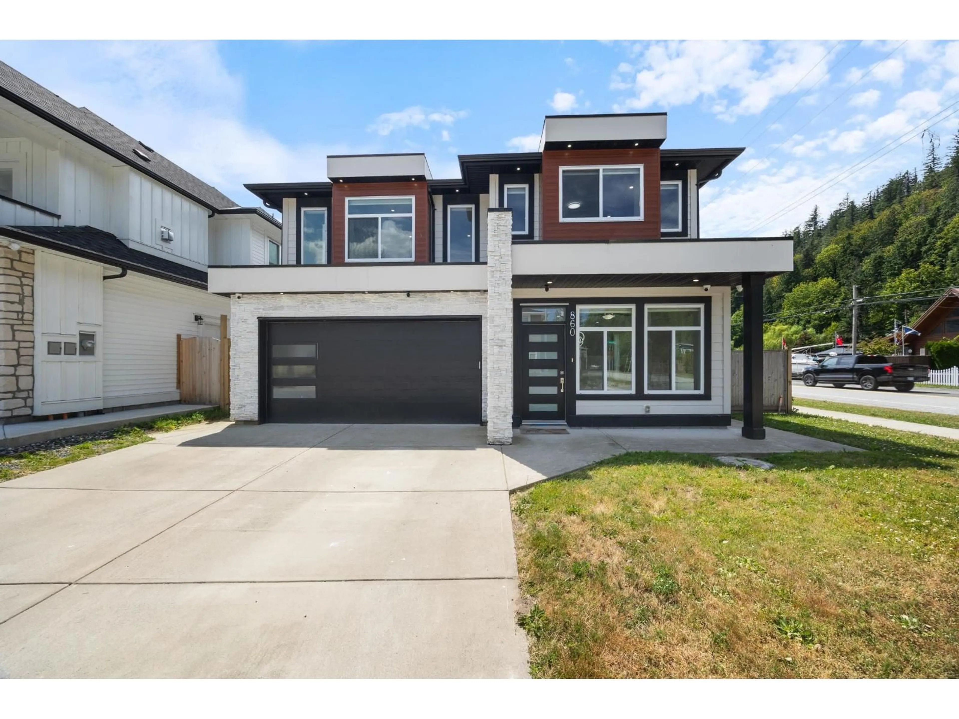 Home with vinyl exterior material, street for 860 WILLOW PLACE, Harrison Hot Springs British Columbia V0M1K0